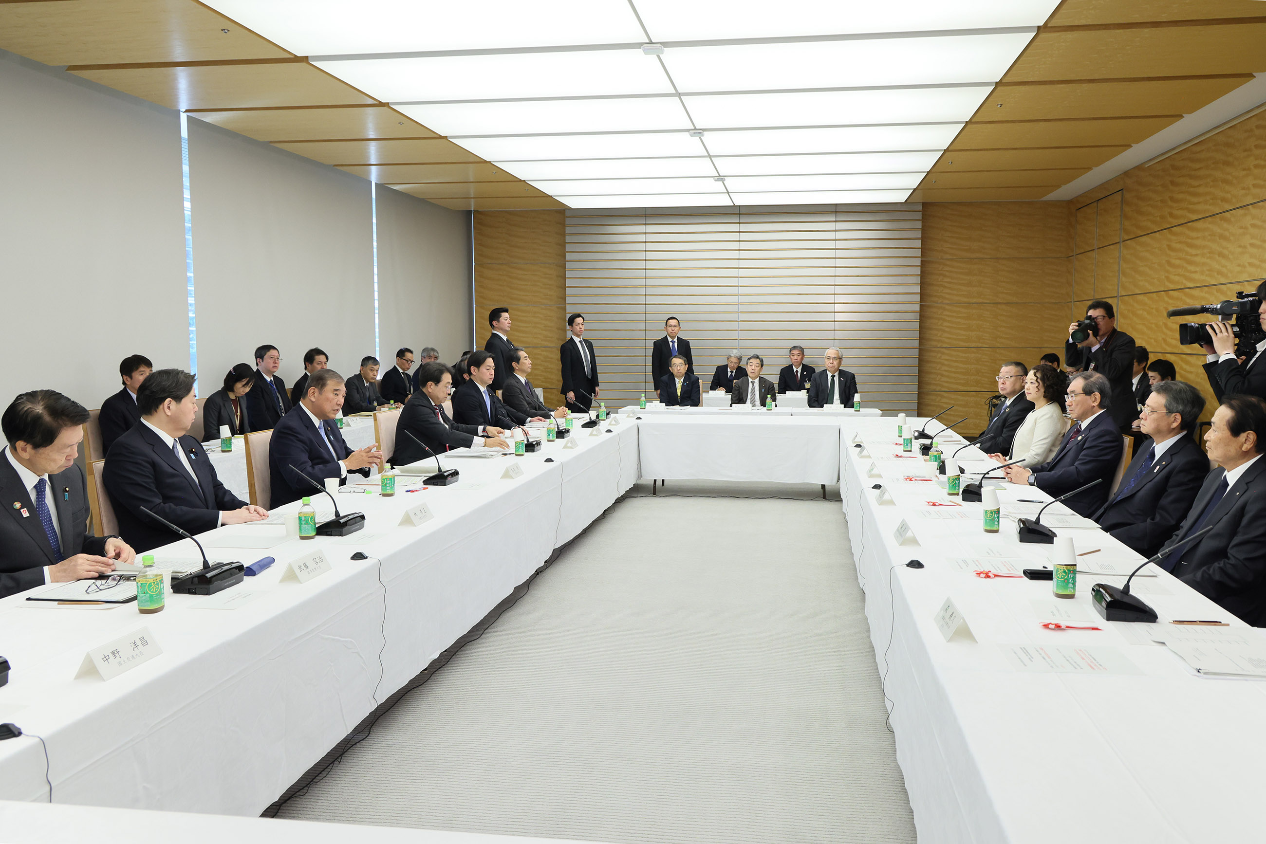 Prime Minister Ishiba wrapping up an exchange of views (3)