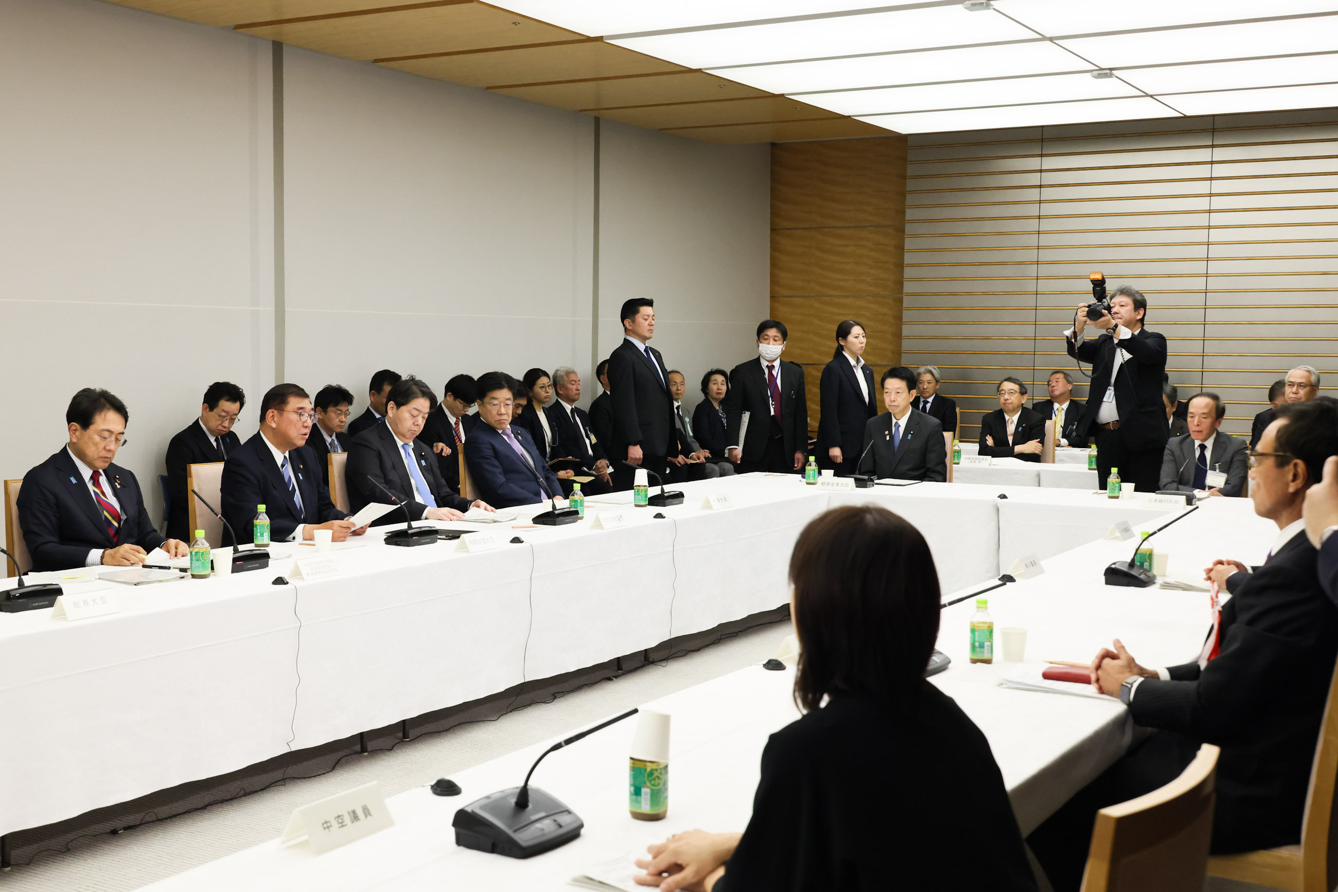 Prime Minister Ishiba wrapping up the meeting (3)