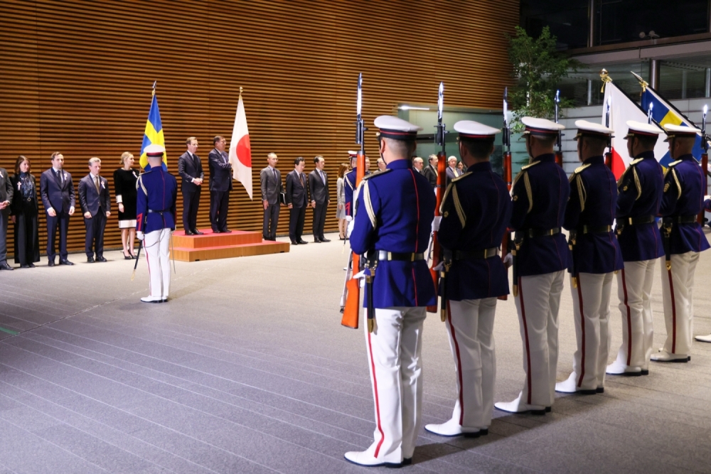 Salute and guard of honor ceremony (3)