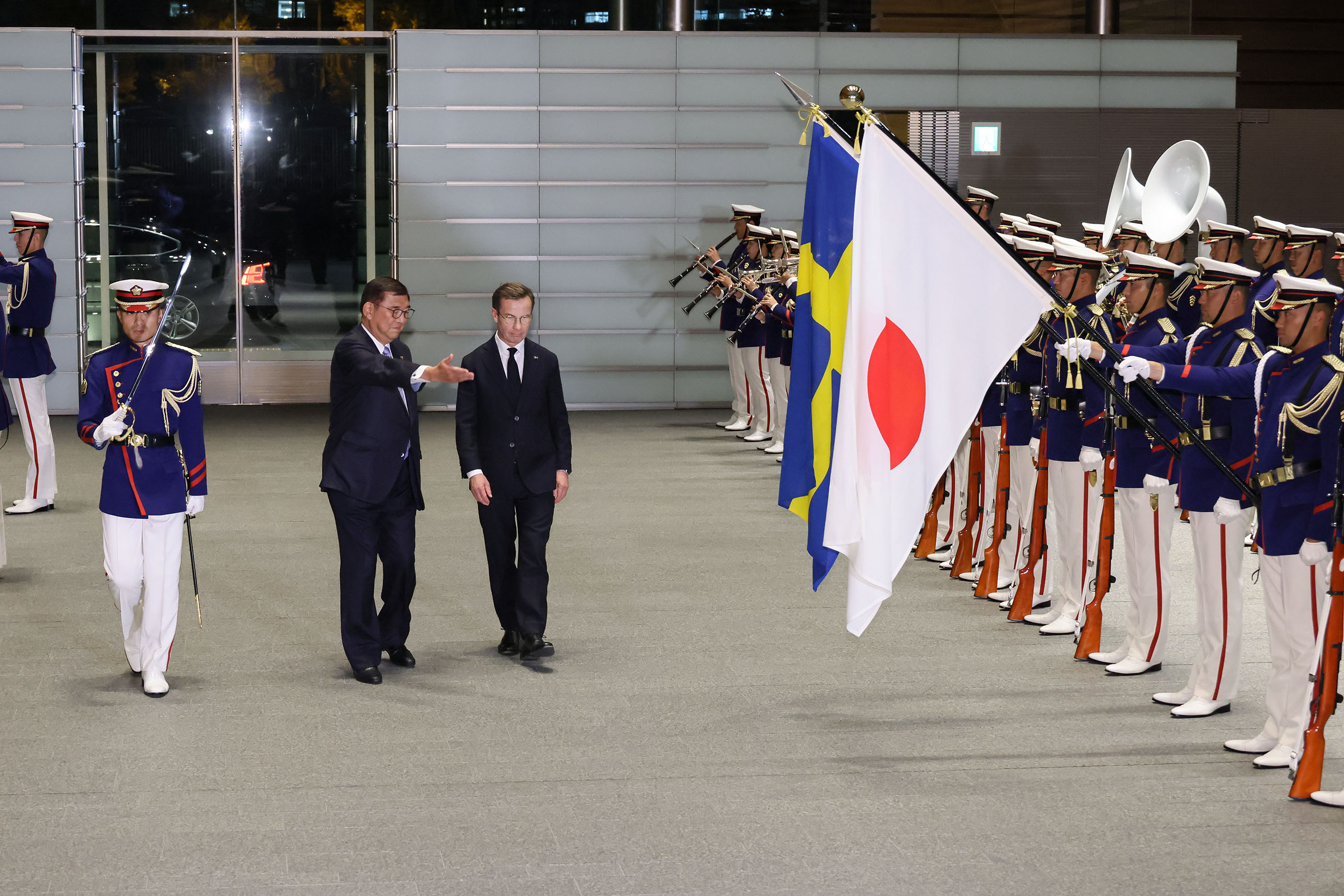 Salute and guard of honor ceremony (5)