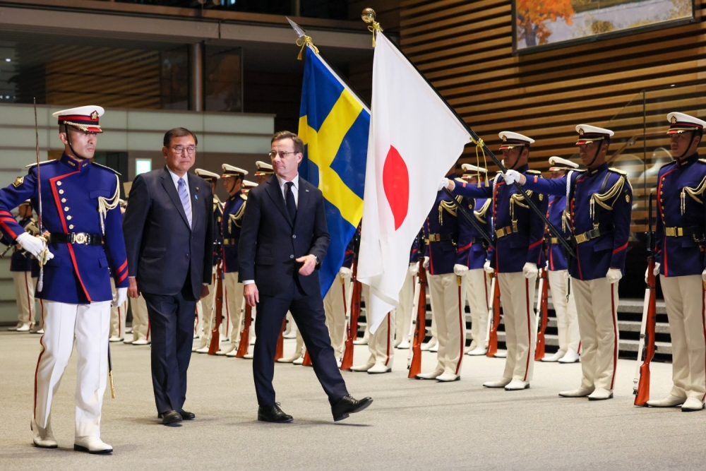 Salute and guard of honor ceremony (6)