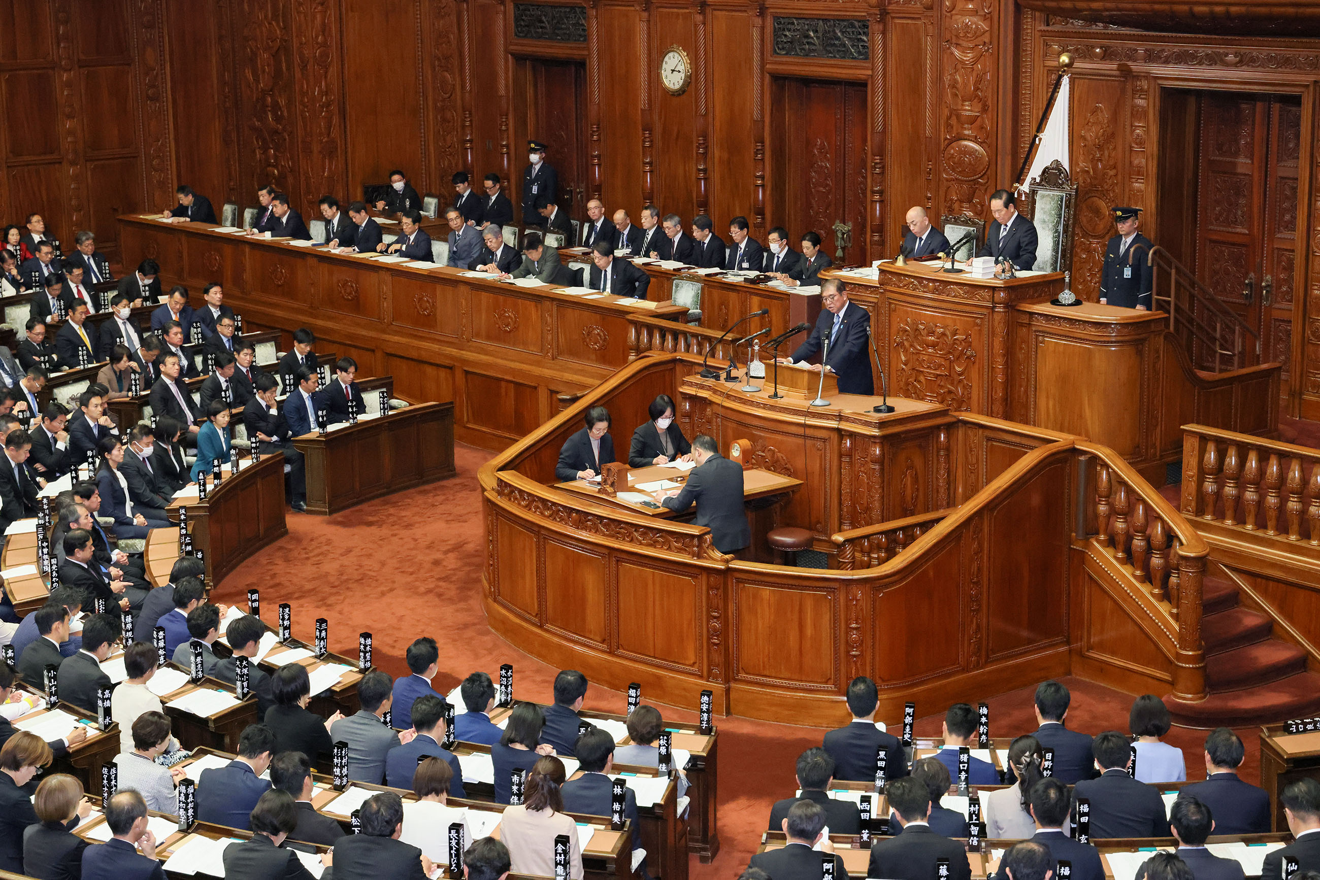 Prime Minister Ishiba delivering a policy speech during the plenary session of the House of Representatives (5)