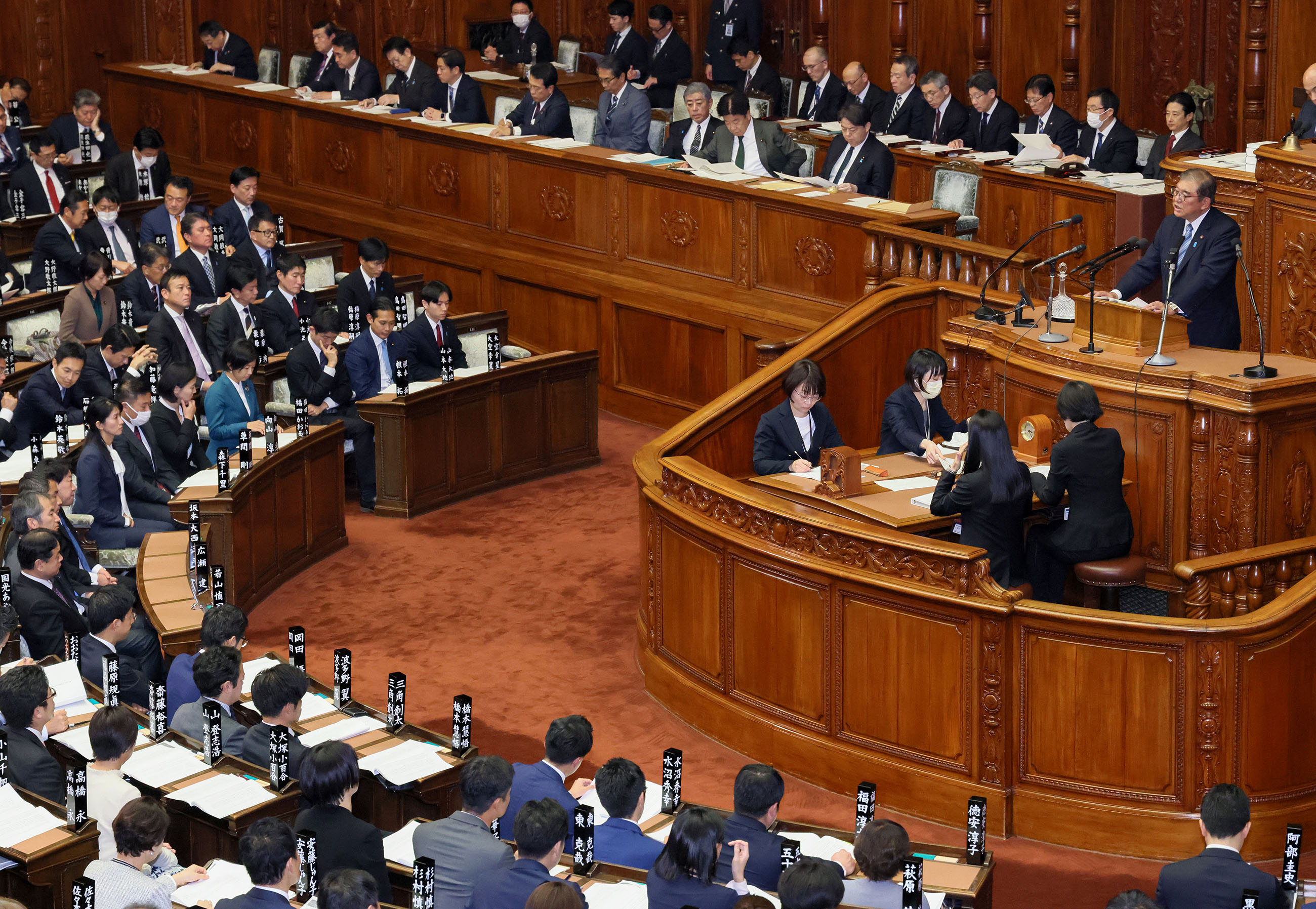 Prime Minister Ishiba delivering a policy speech during the plenary session of the House of Representatives (6)