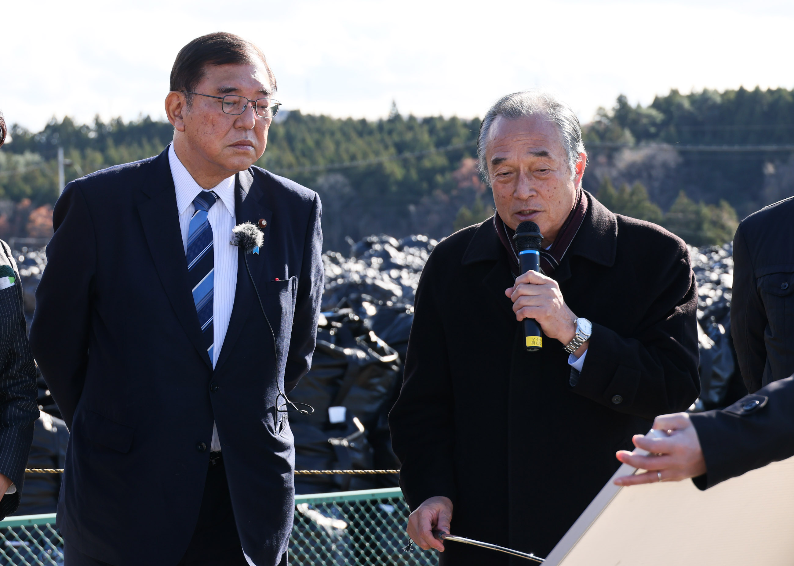 Prime Minister Ishiba visiting a temporary storage site for removed soil in Futaba Town (1)