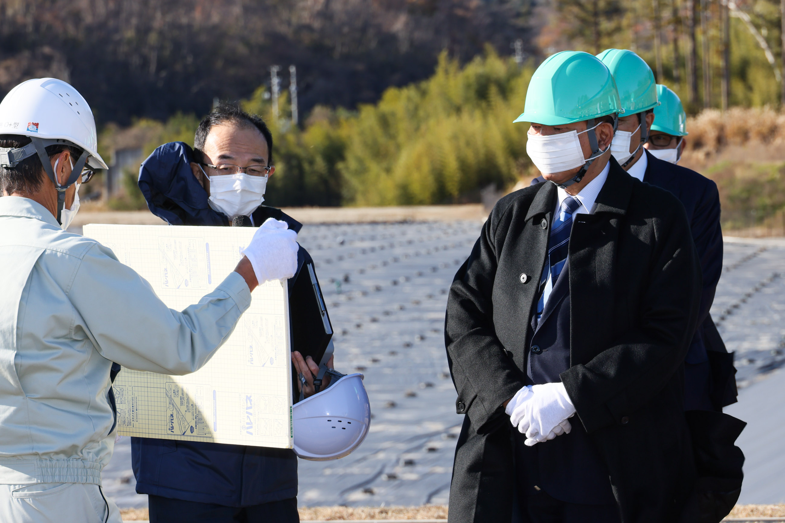 Prime Minister Ishiba visiting the Interim Storage Facility (2)