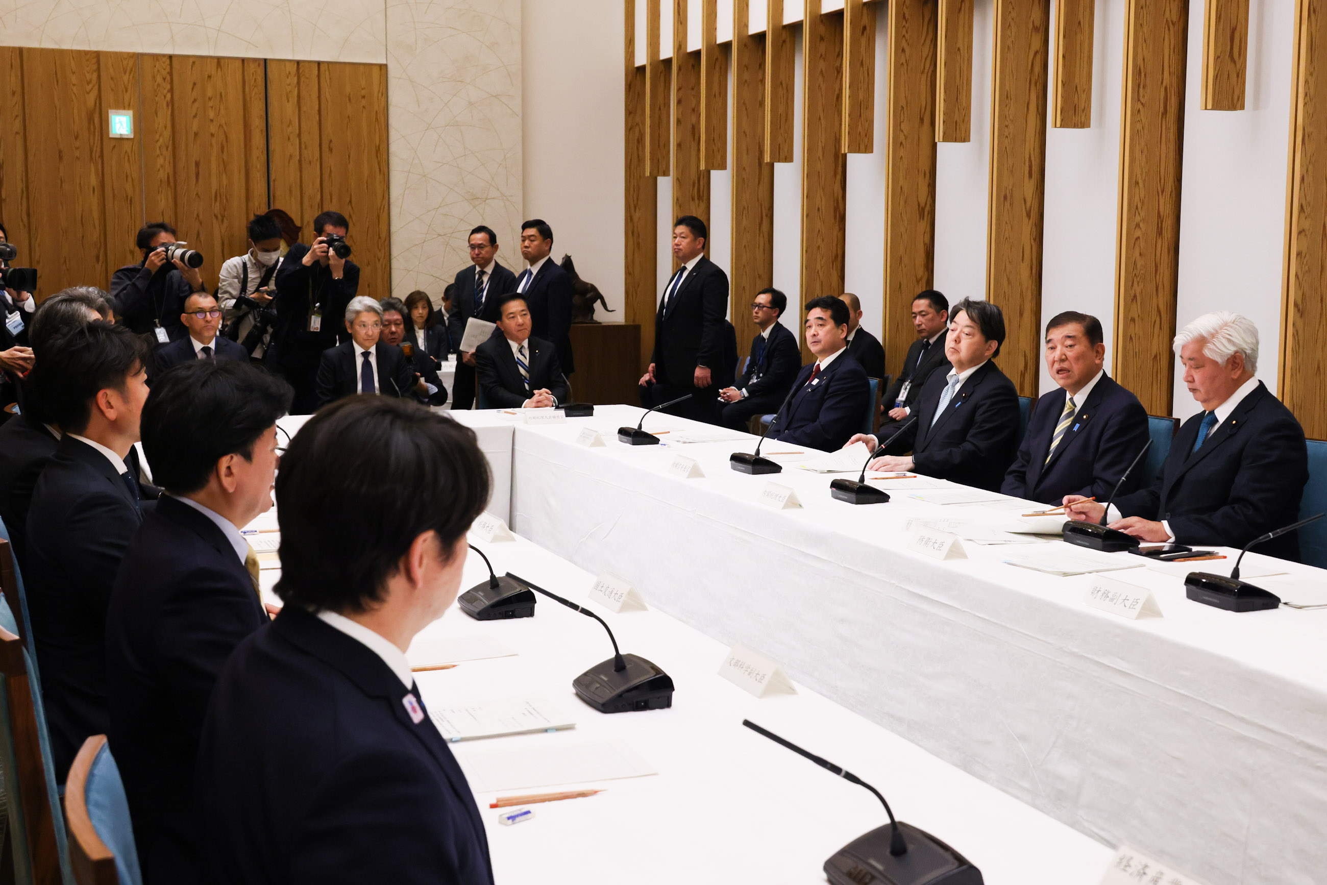 Prime Minister Ishiba wrapping up the meeting (2)