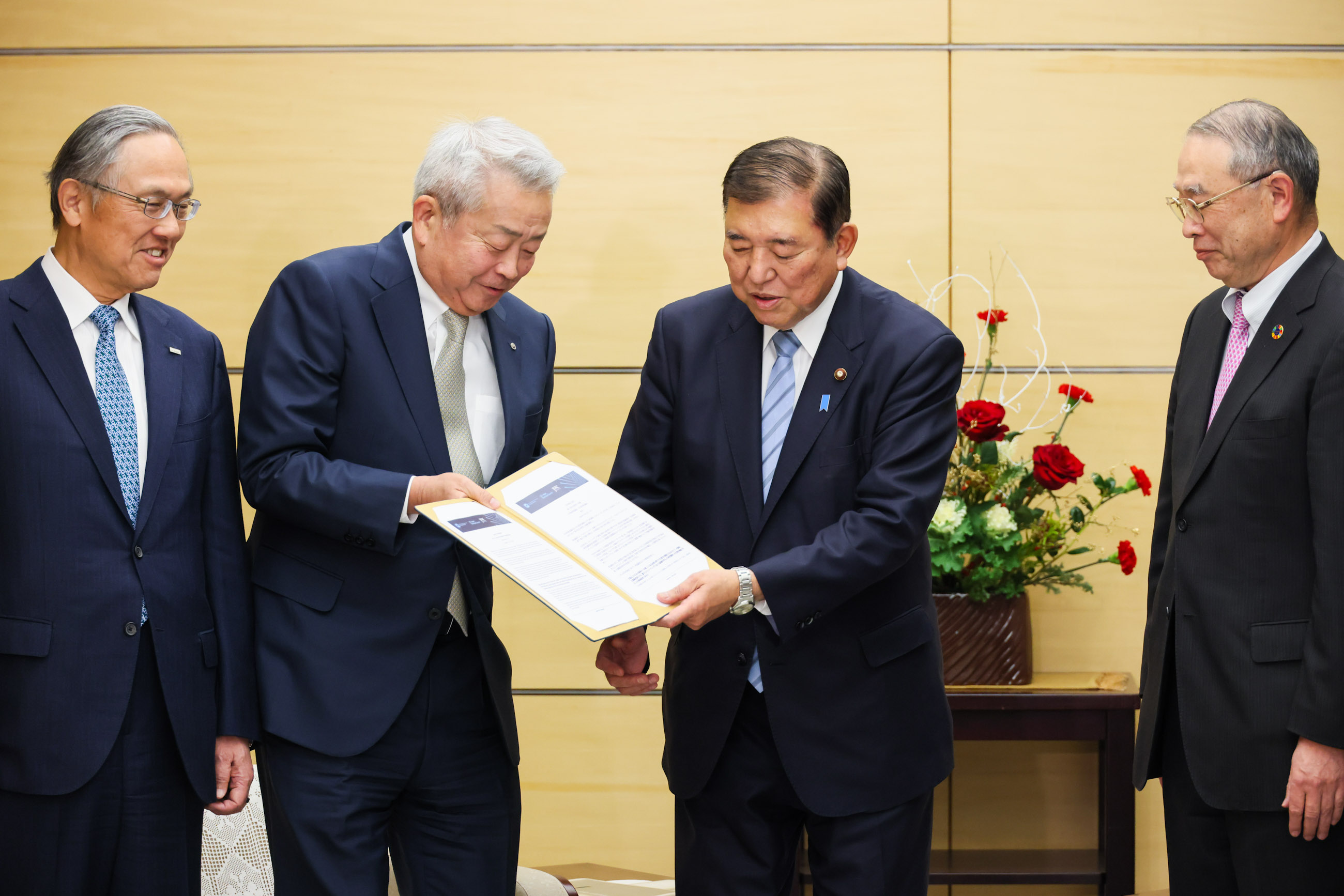 Prime Minister Ishiba receiving a courtesy call (2)