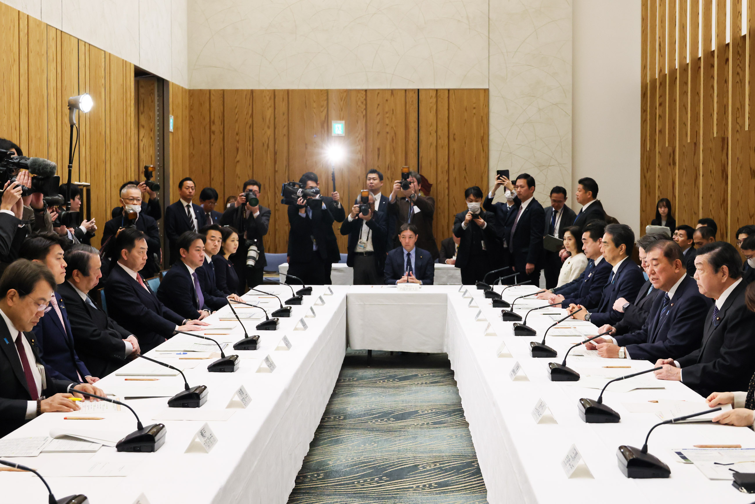 Prime Minister Ishiba wrapping up the meeting (2)