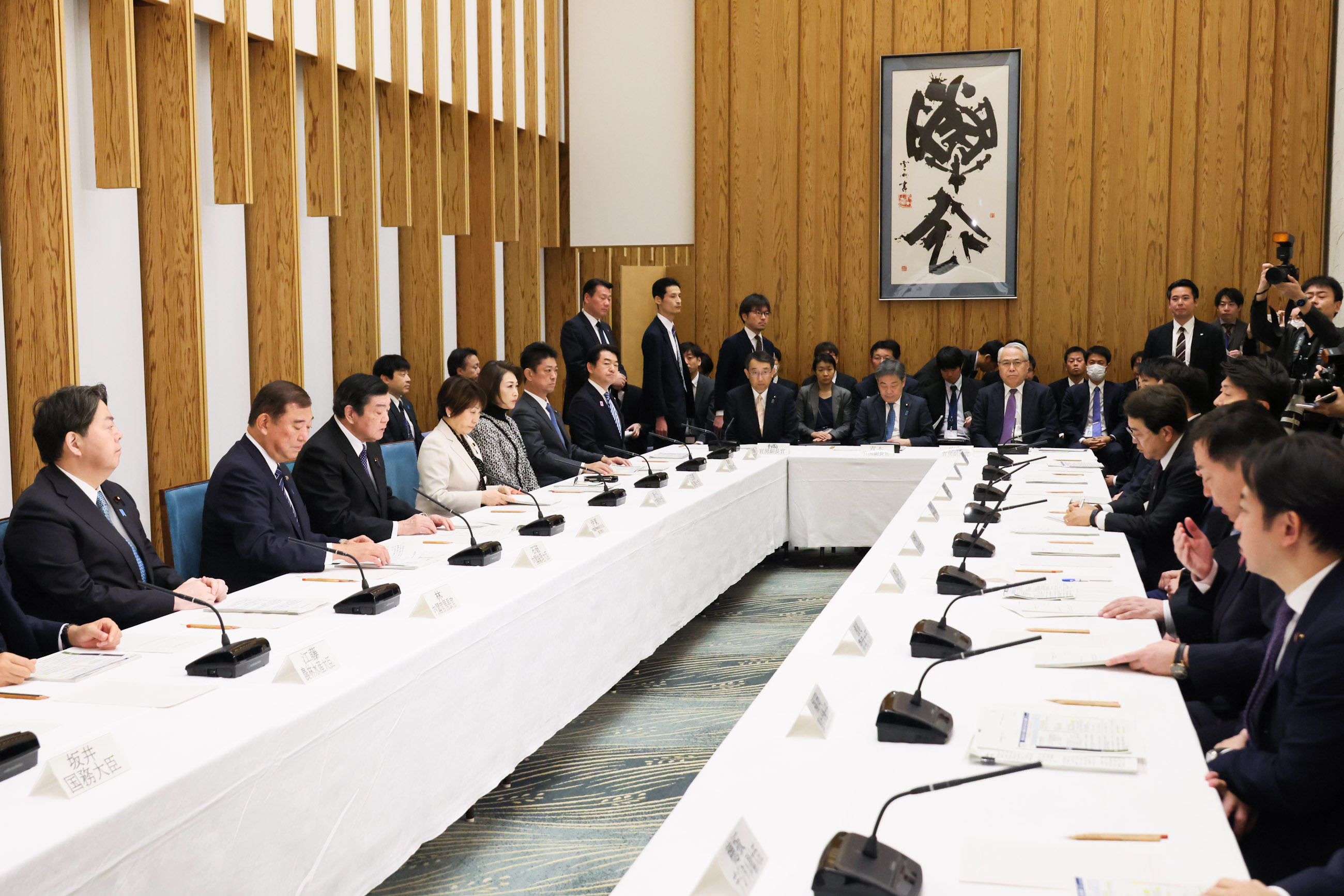 Prime Minister Ishiba wrapping up the meeting (3)