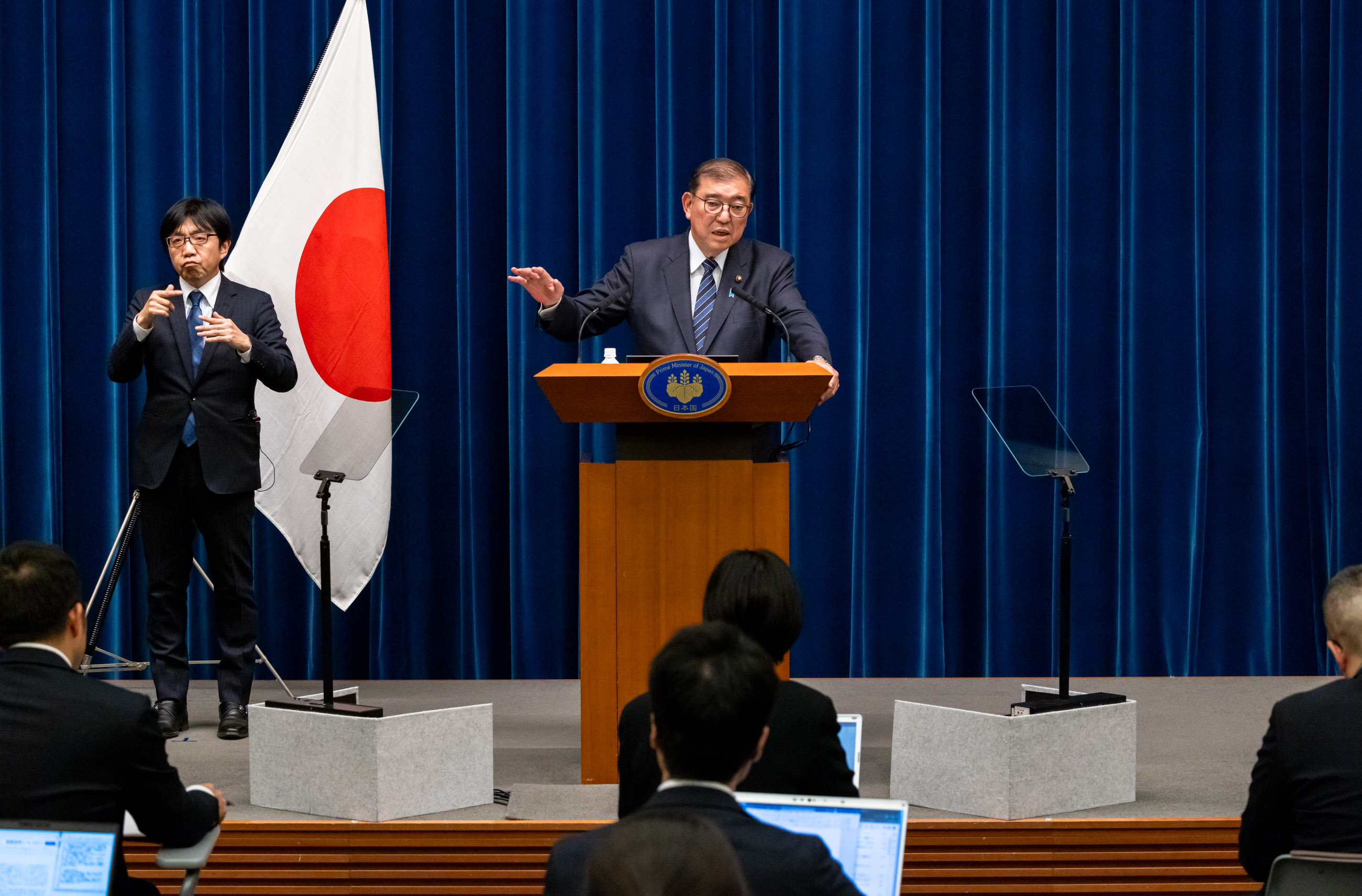 Prime Minister Ishiba answering questions from the press (2)