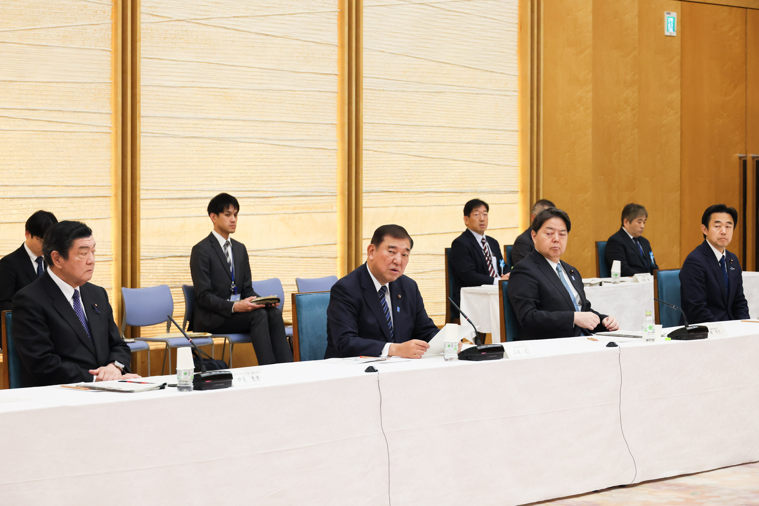 Prime Minister Ishiba wrapping up the meeting (2)