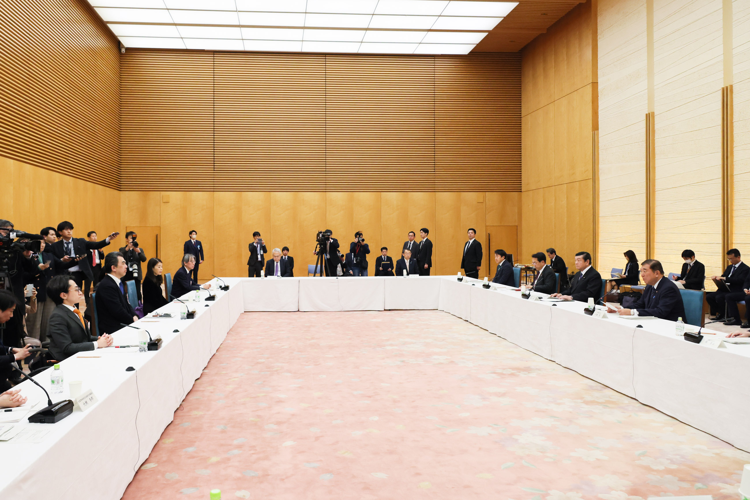 Prime Minister Ishiba wrapping up the meeting (4)