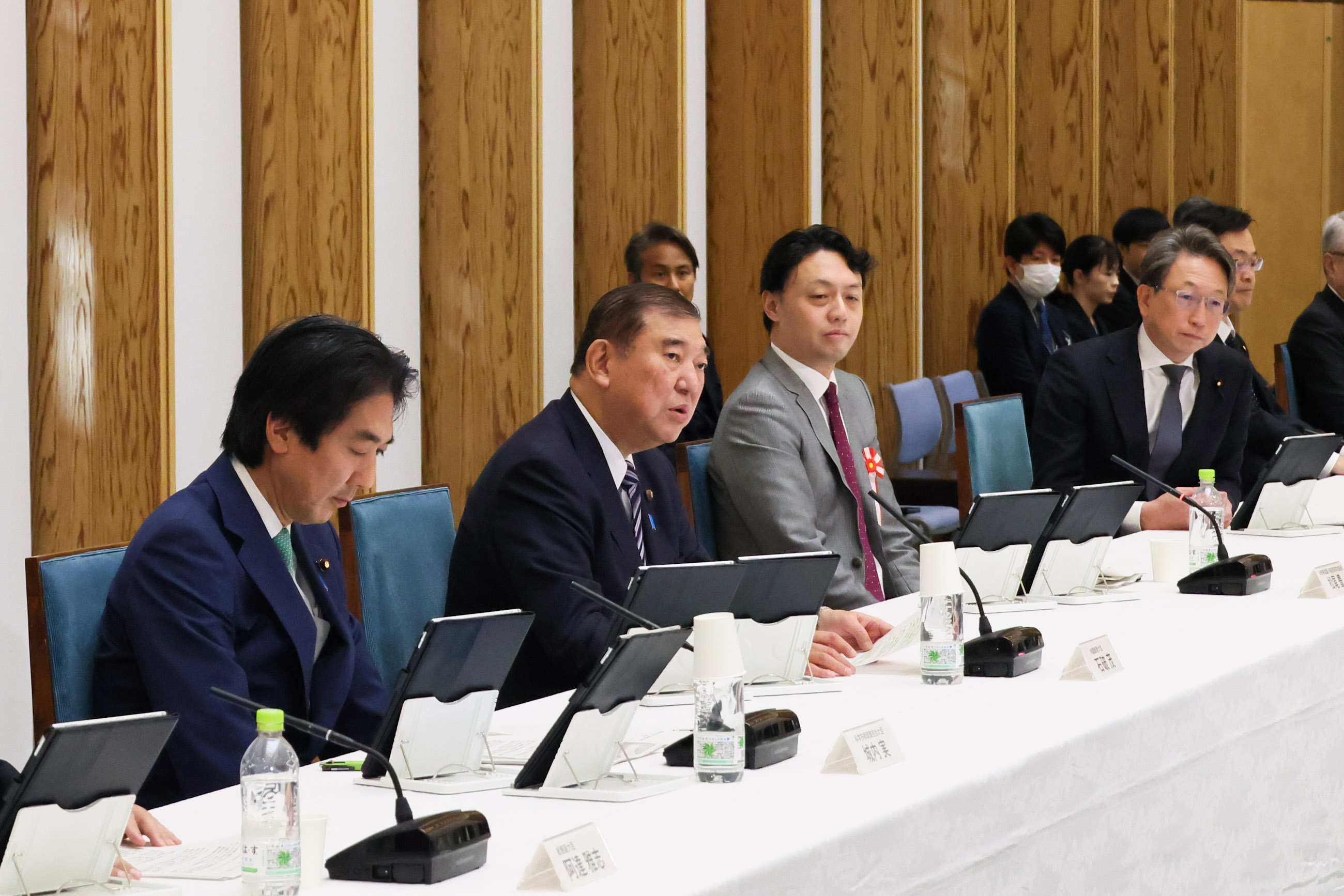 Prime Minister Ishiba wrapping up the meeting (1)