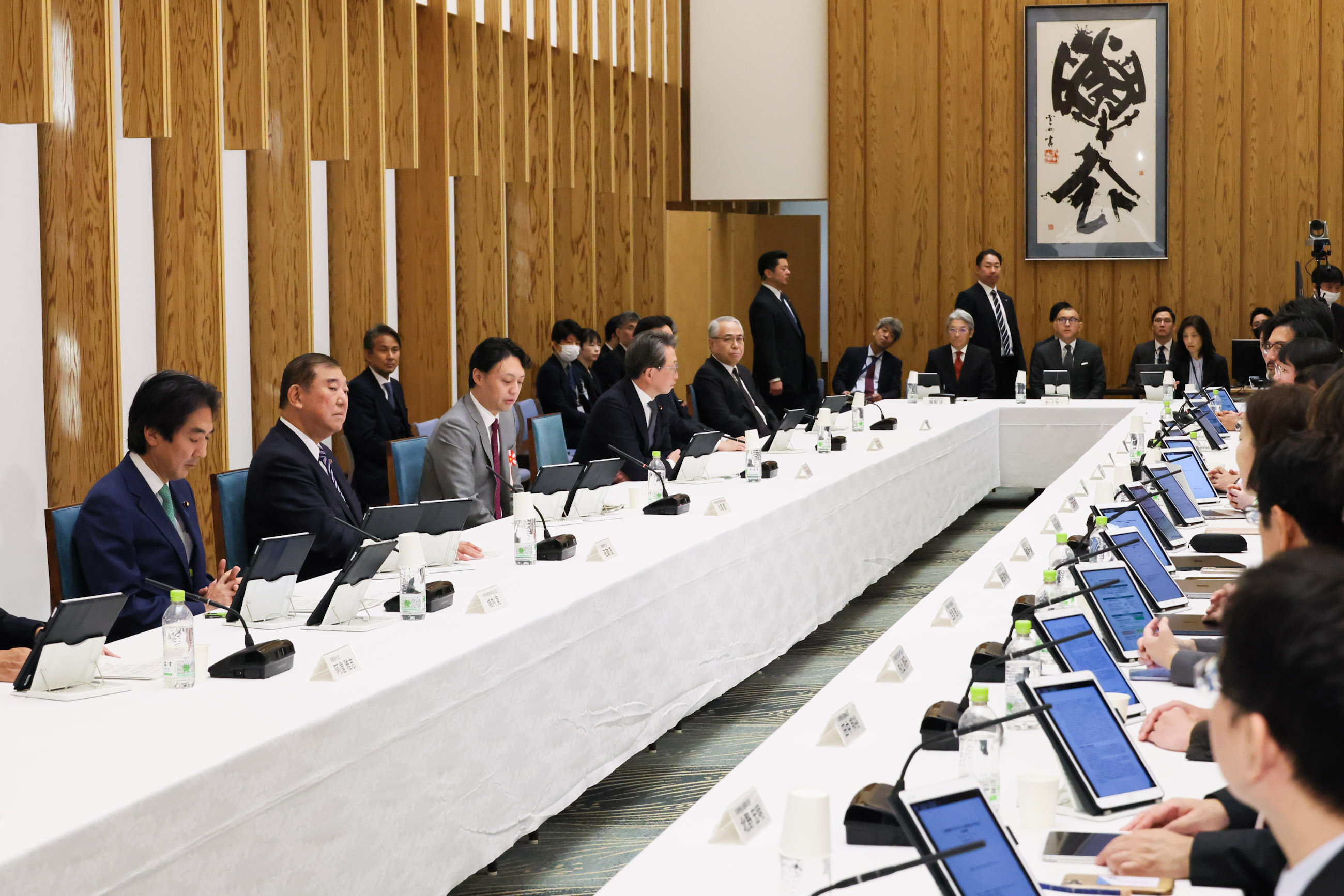 Prime Minister Ishiba wrapping up the meeting (2)