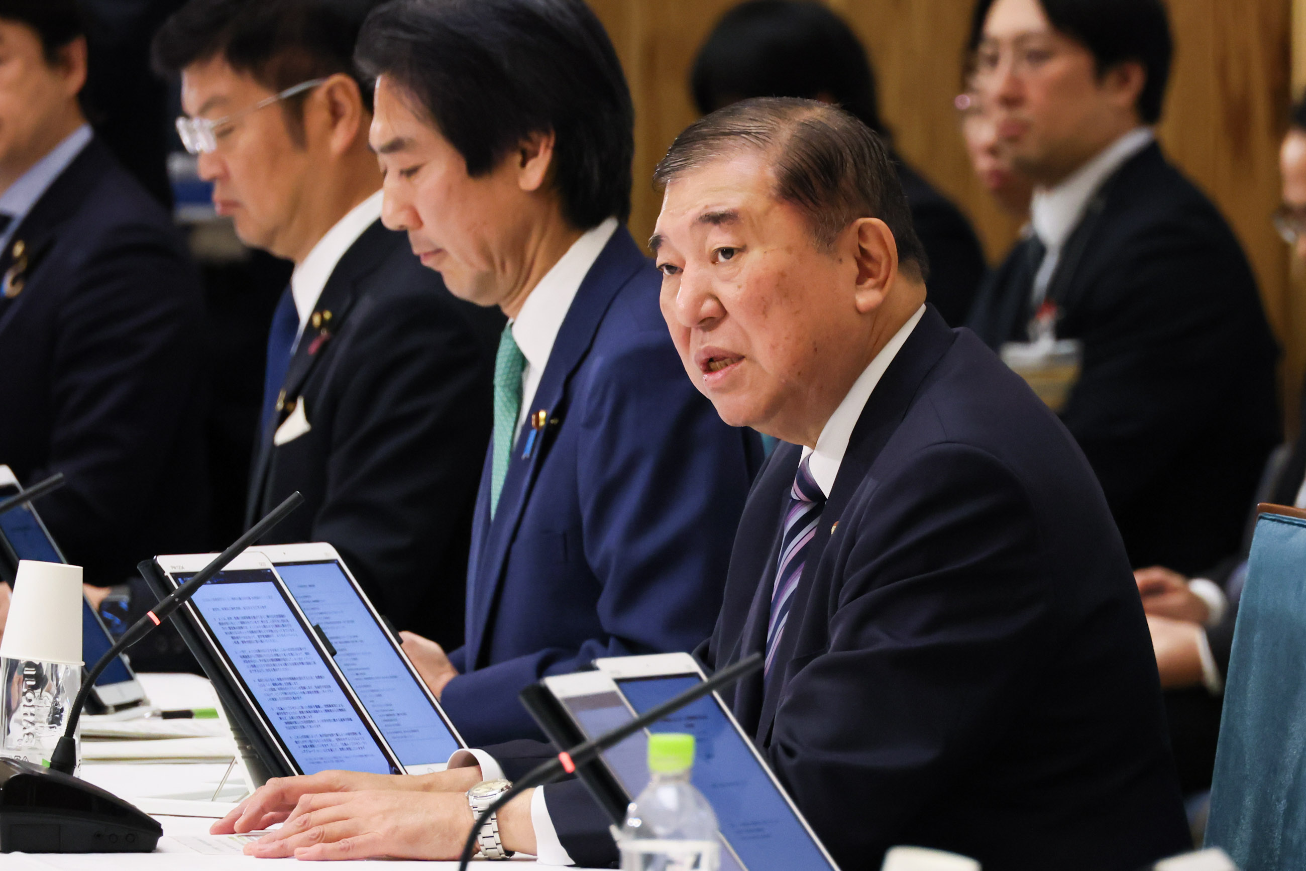 Prime Minister Ishiba wrapping up the meeting (3)