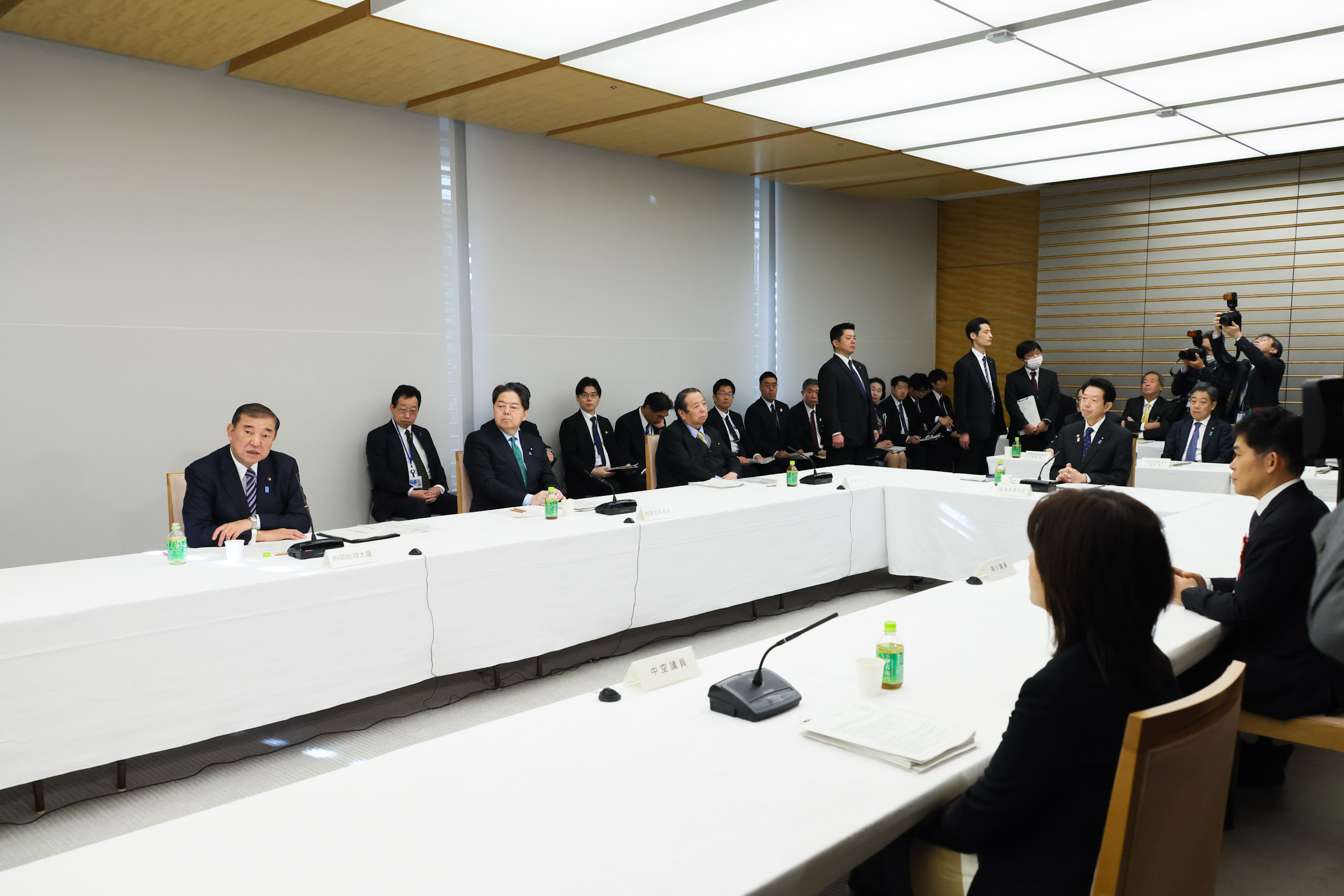 Prime Minister Ishiba wrapping up the meeting (3)