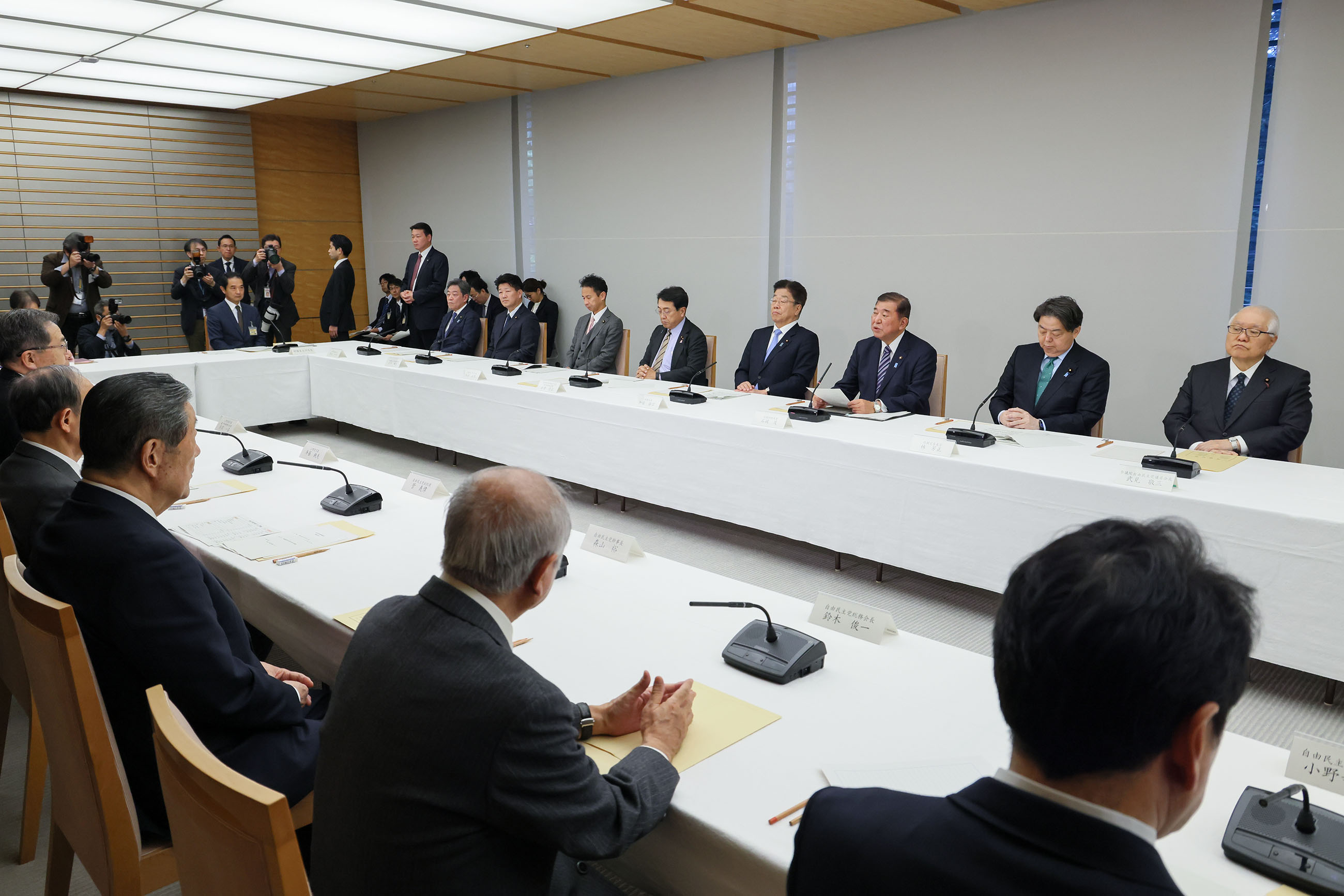 Prime Minister Ishiba wrapping up the meeting (5)