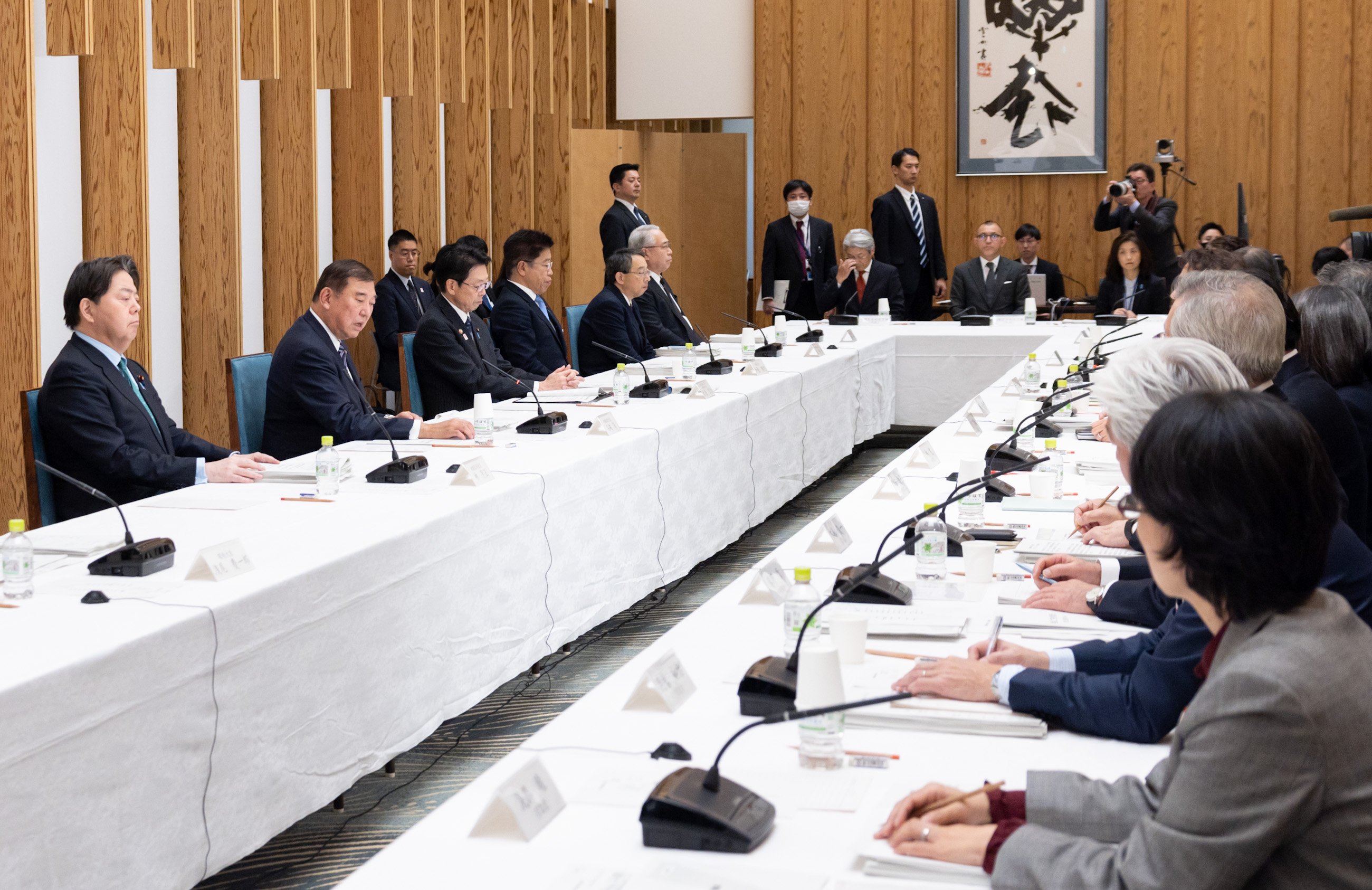 Prime Minister Ishiba wrapping up the meeting (2)