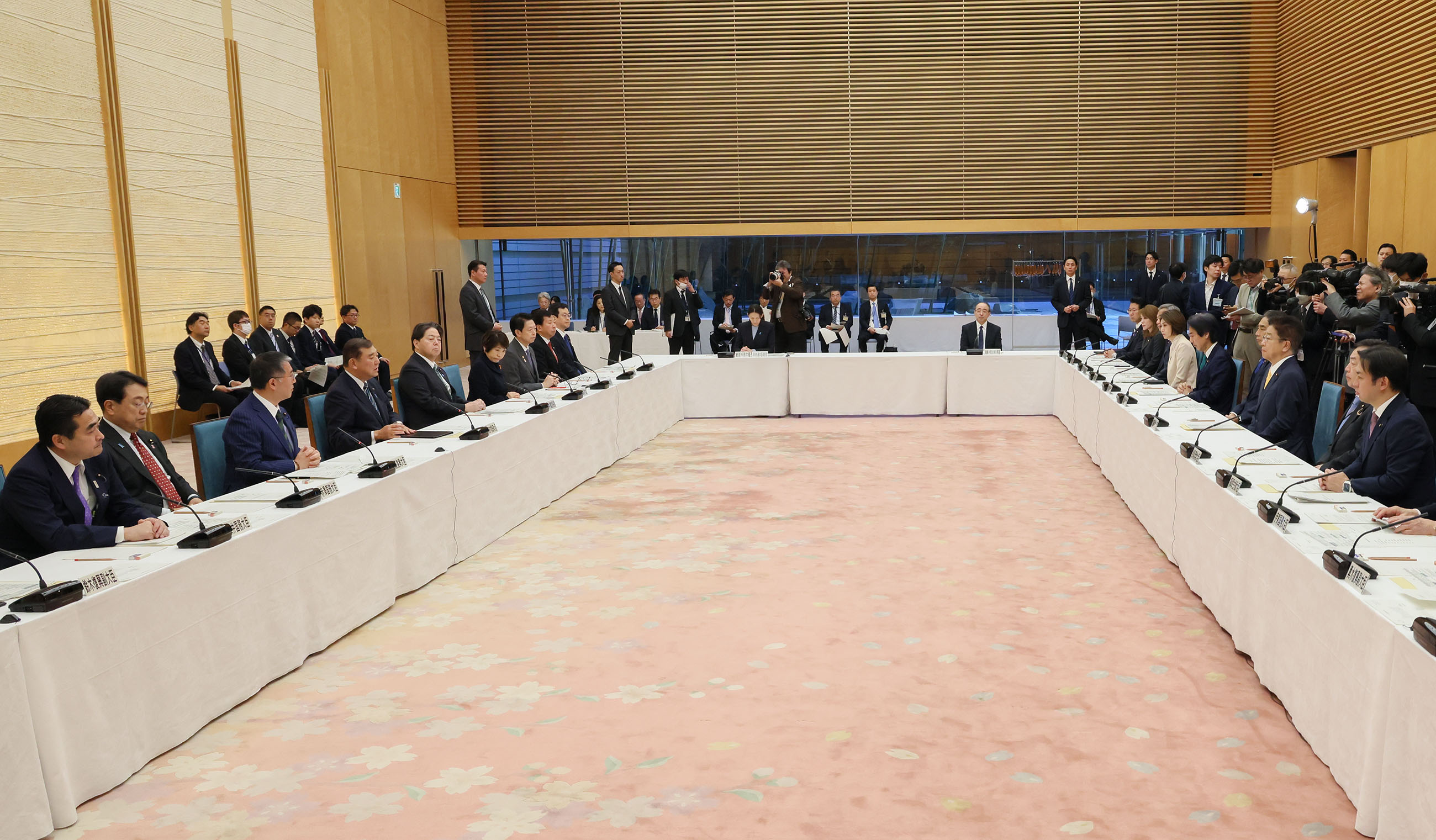 Prime Minister Ishiba wrapping up the meeting (2)