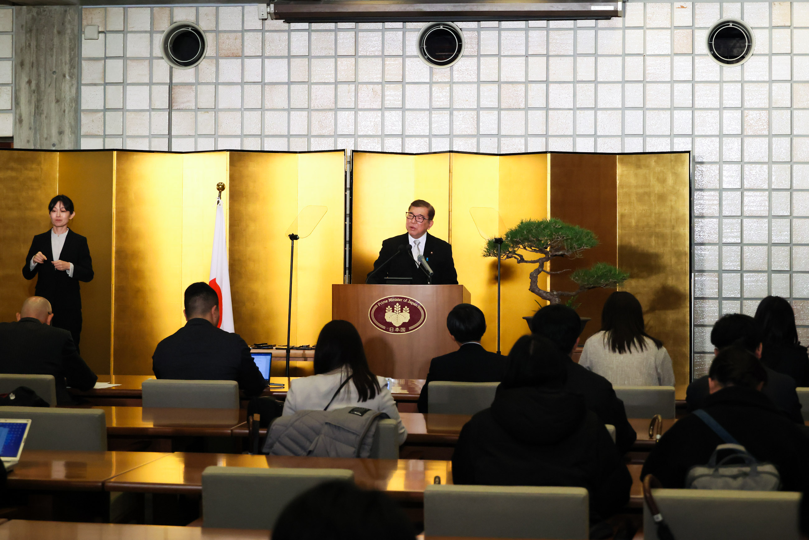 Prime Minister Ishiba making an opening statement (6)