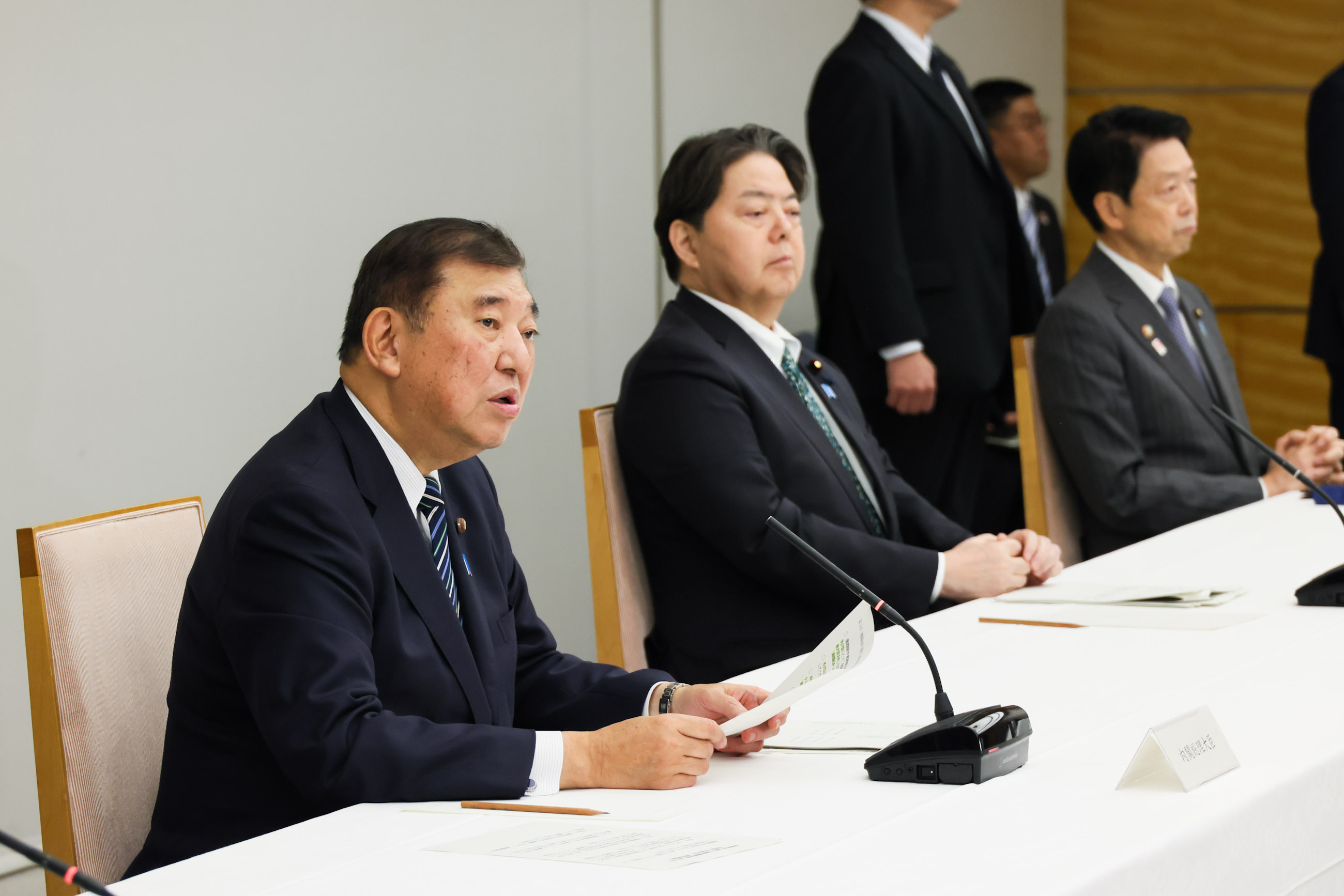 Prime Minister Ishiba wrapping up the meeting (3)