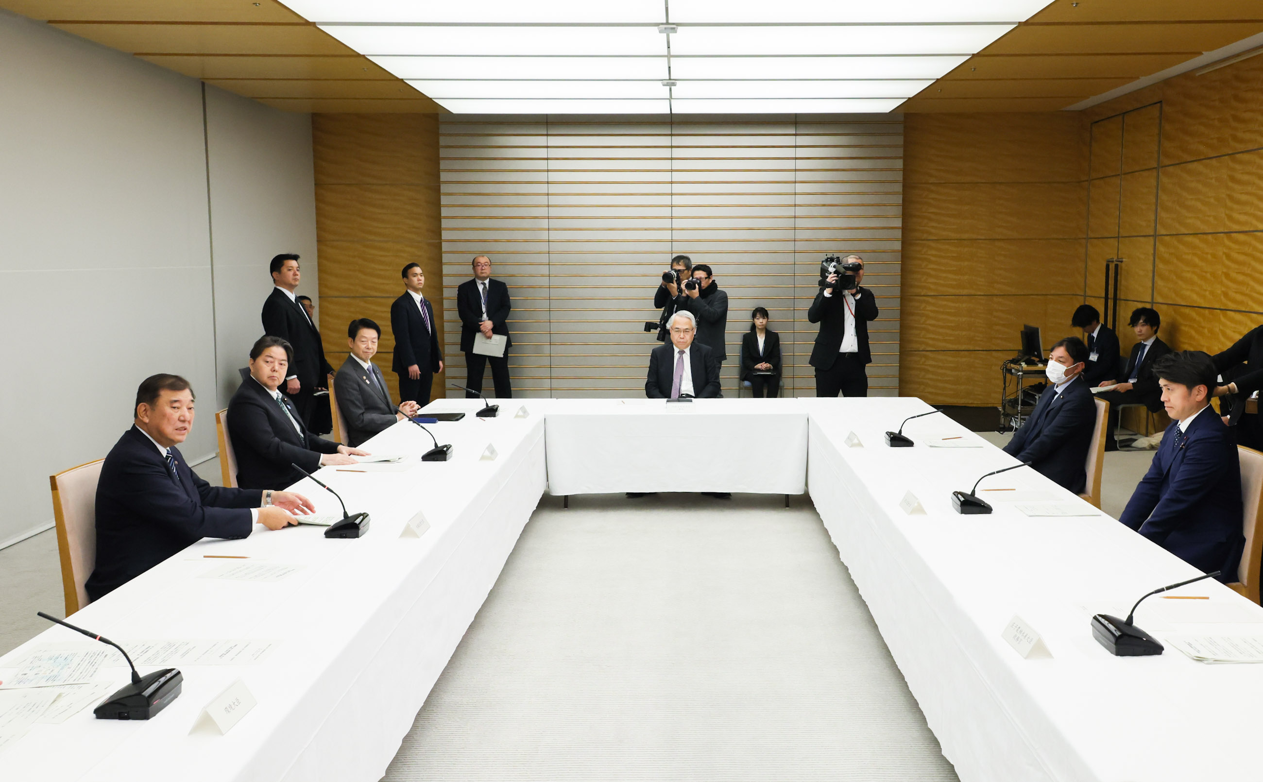 Prime Minister Ishiba wrapping up the meeting (4)