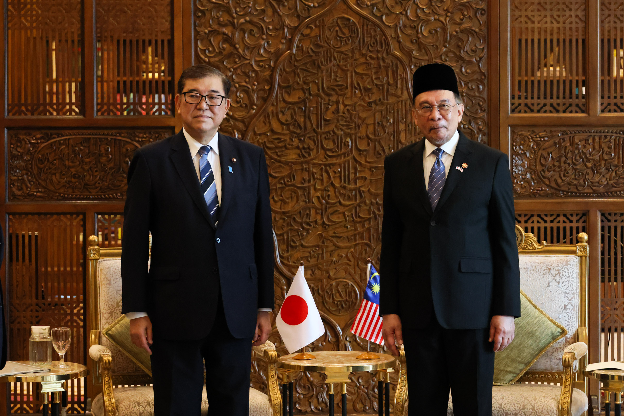 Japan-Malaysia Summit Meeting (small-group meeting) (1)