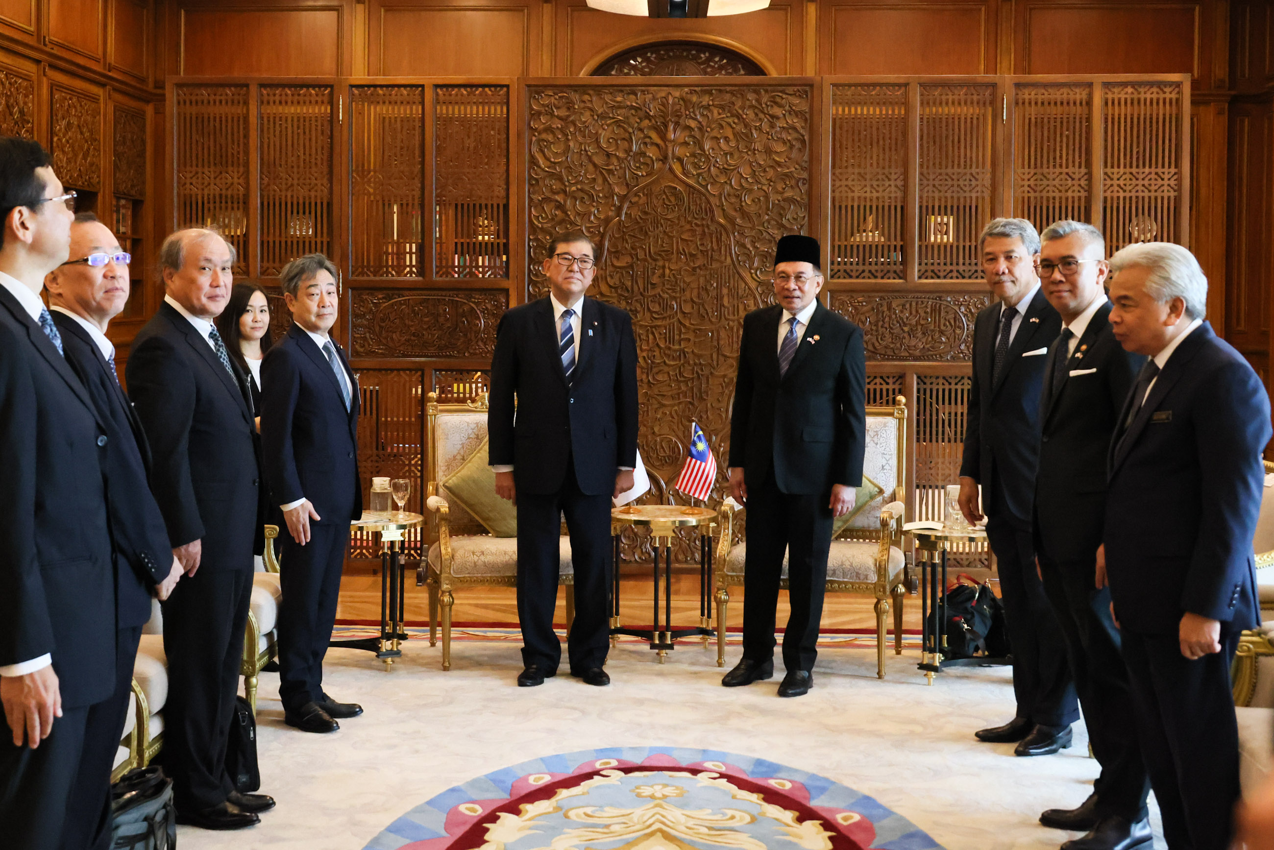 Japan-Malaysia Summit Meeting (small-group meeting) (2)