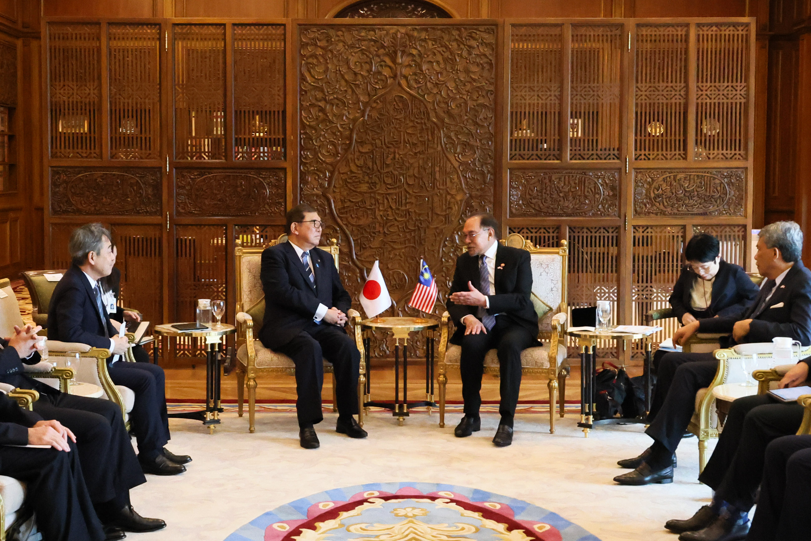 Japan-Malaysia Summit Meeting (small-group meeting) (4)