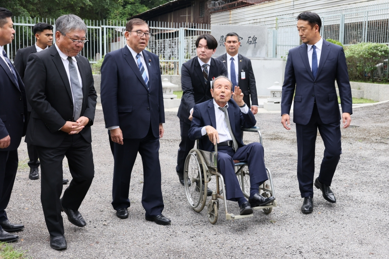 Prime Minister Ishiba visiting the Japanese Cemetery (2)