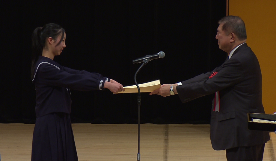 Prime Minister Ishiba presenting awards