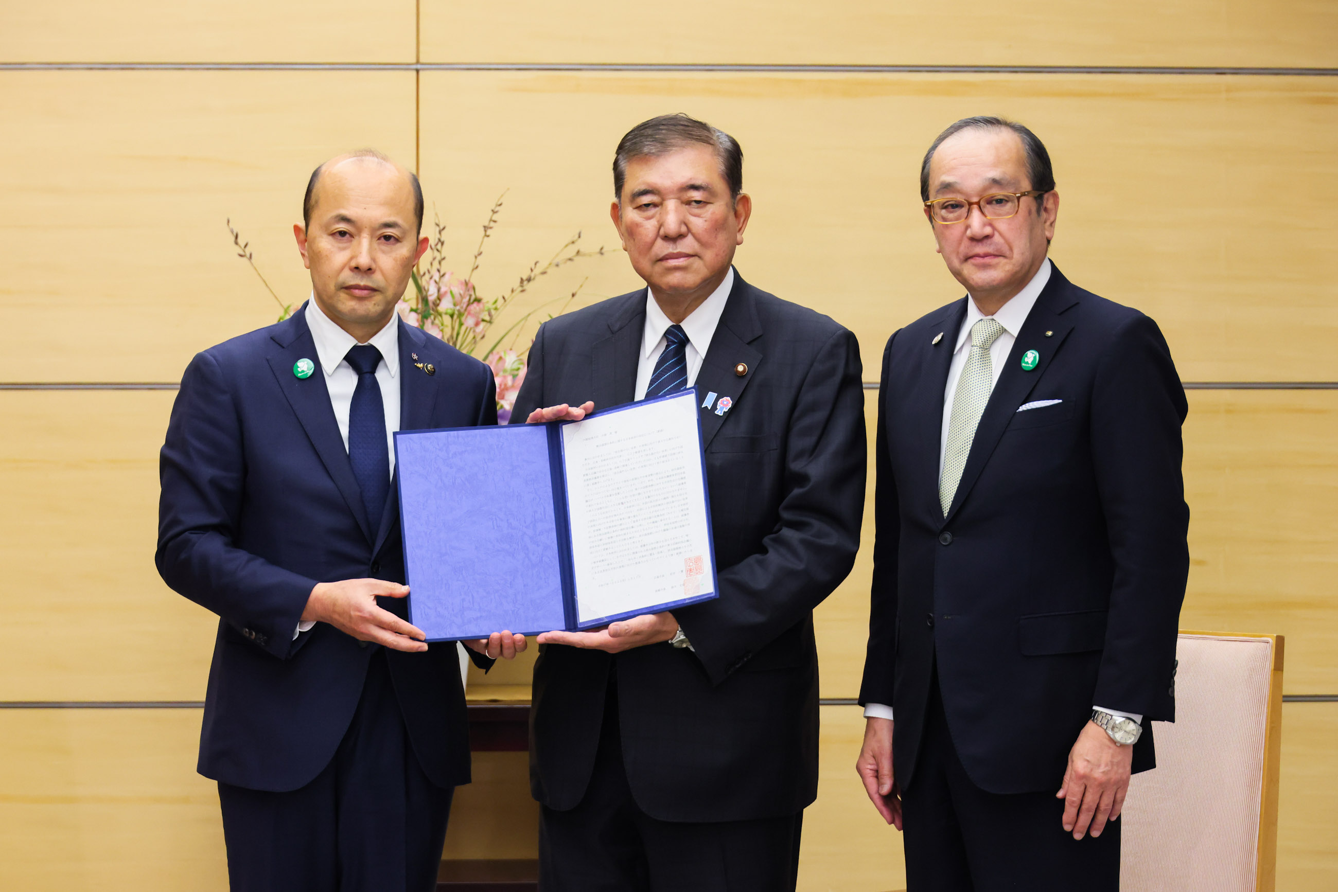 Prime Minister Ishiba receiving the request (4)