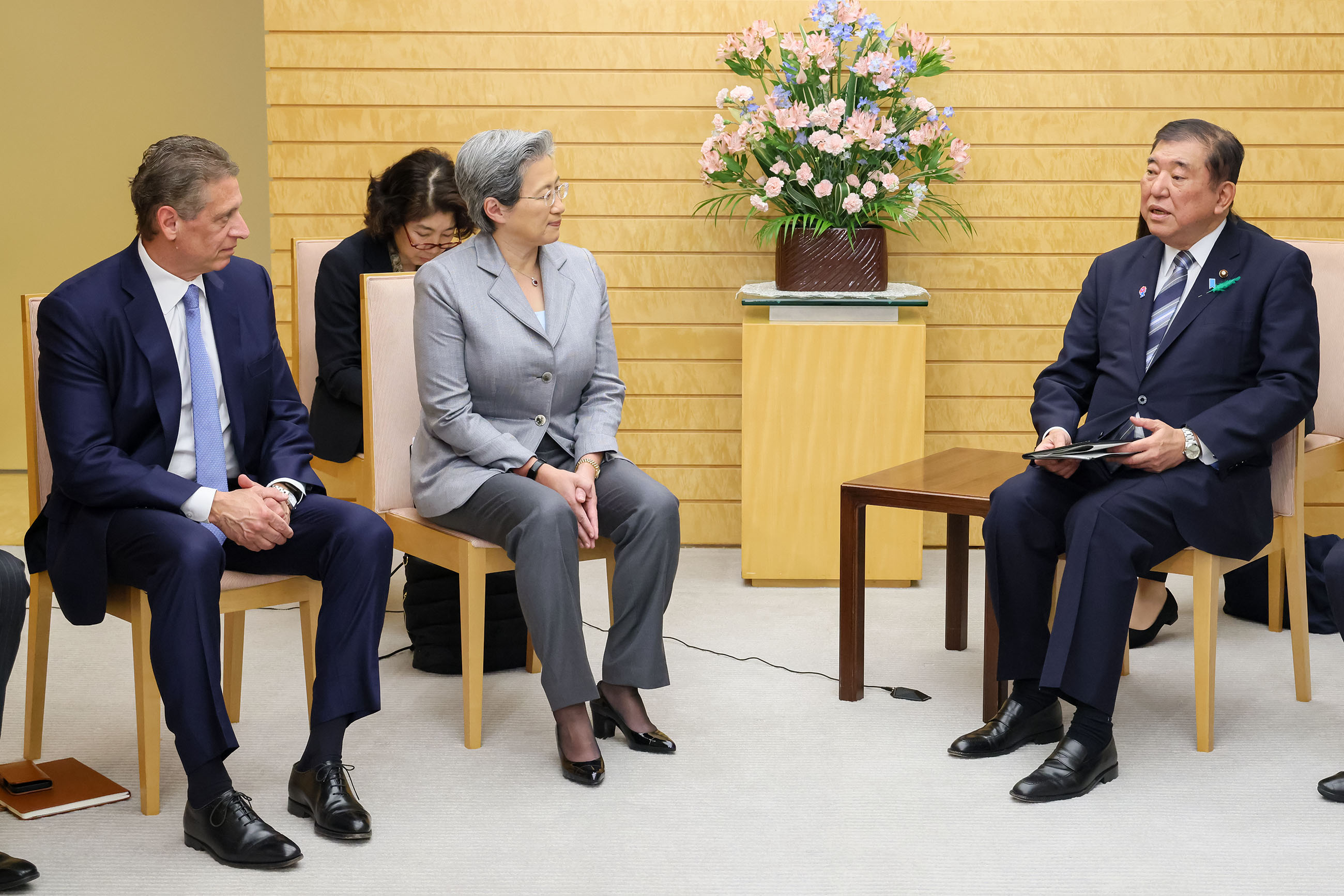 Prime Minister Ishiba receiving a courtesy call (2)