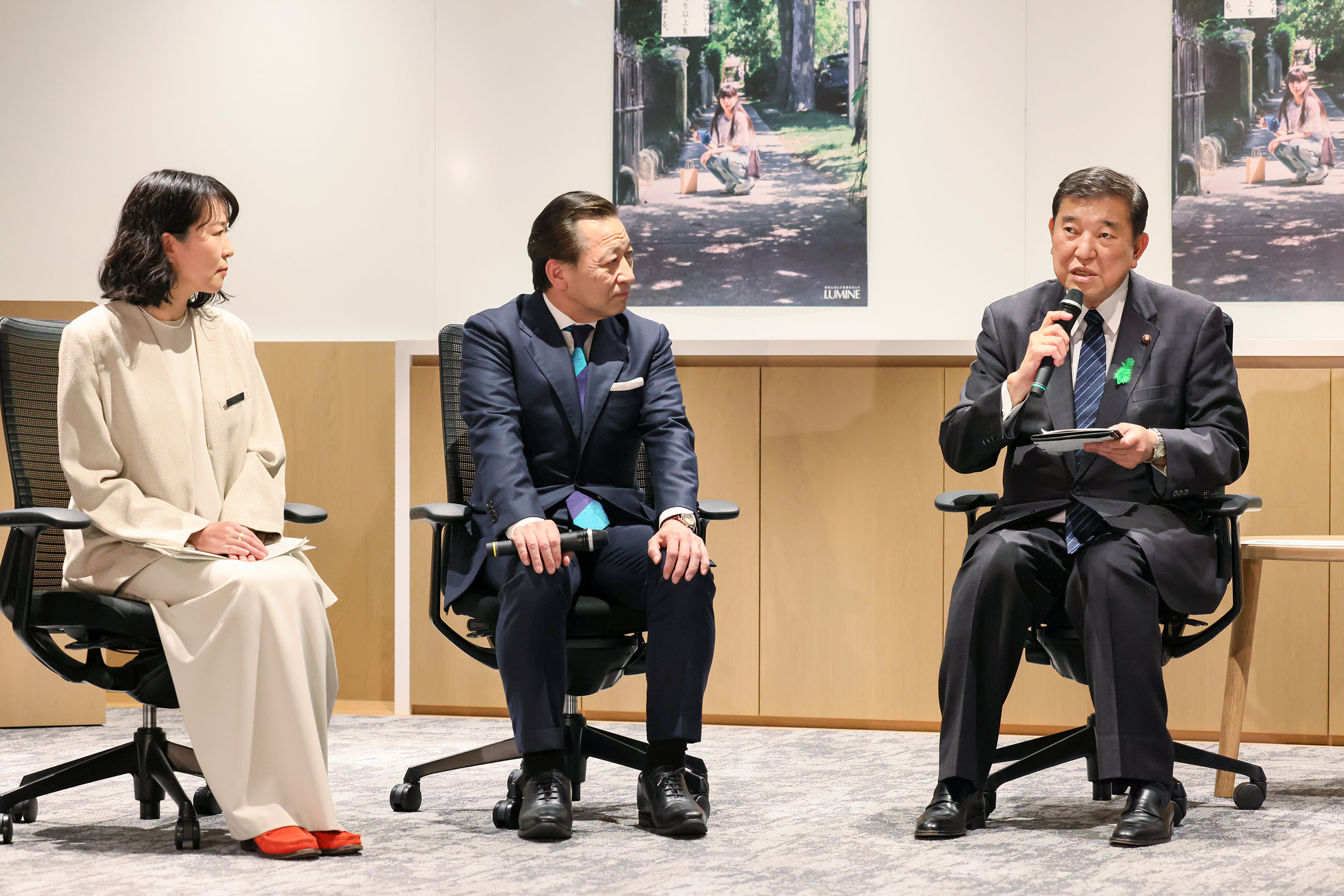 Prime Minister Ishiba holding an exchange of views with employees of LUMINE (5)