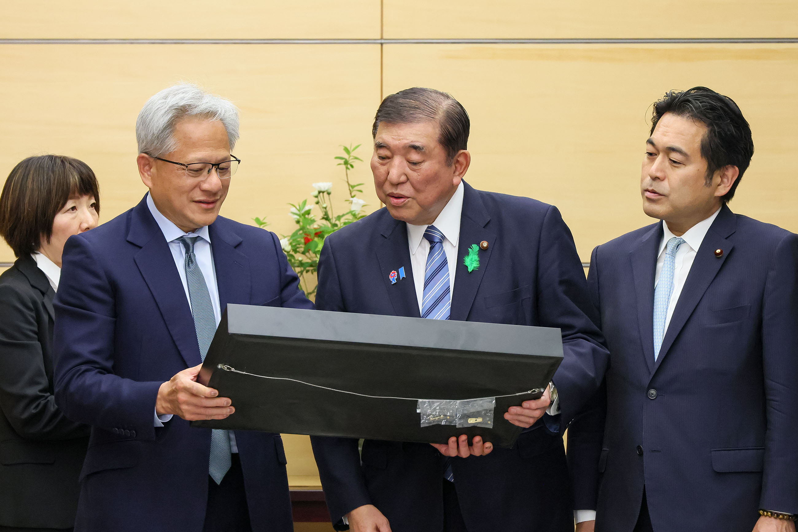 Prime Minister Ishiba receiving a courtesy call (2)