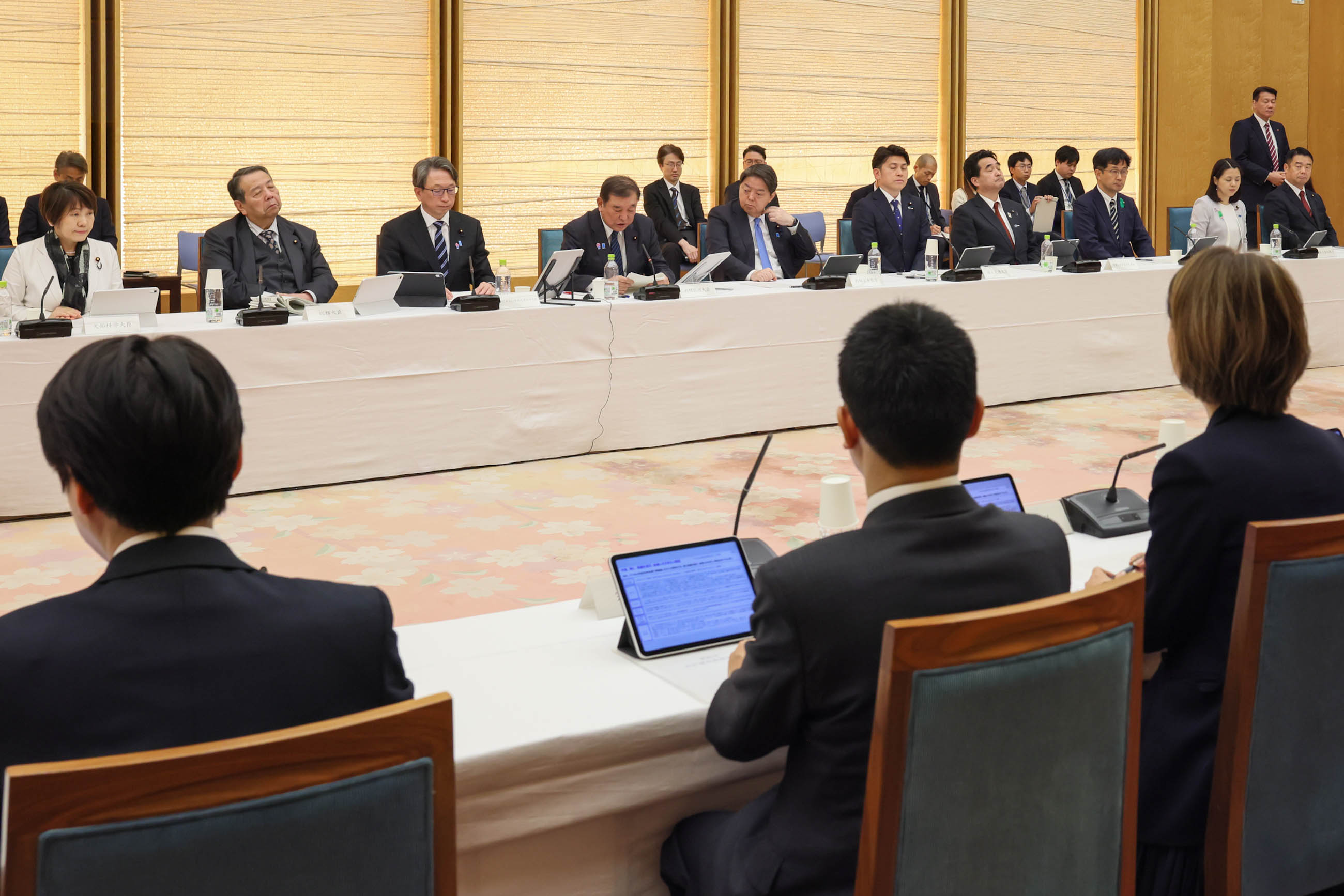 Prime Minister Ishiba wrapping up the meeting (4)