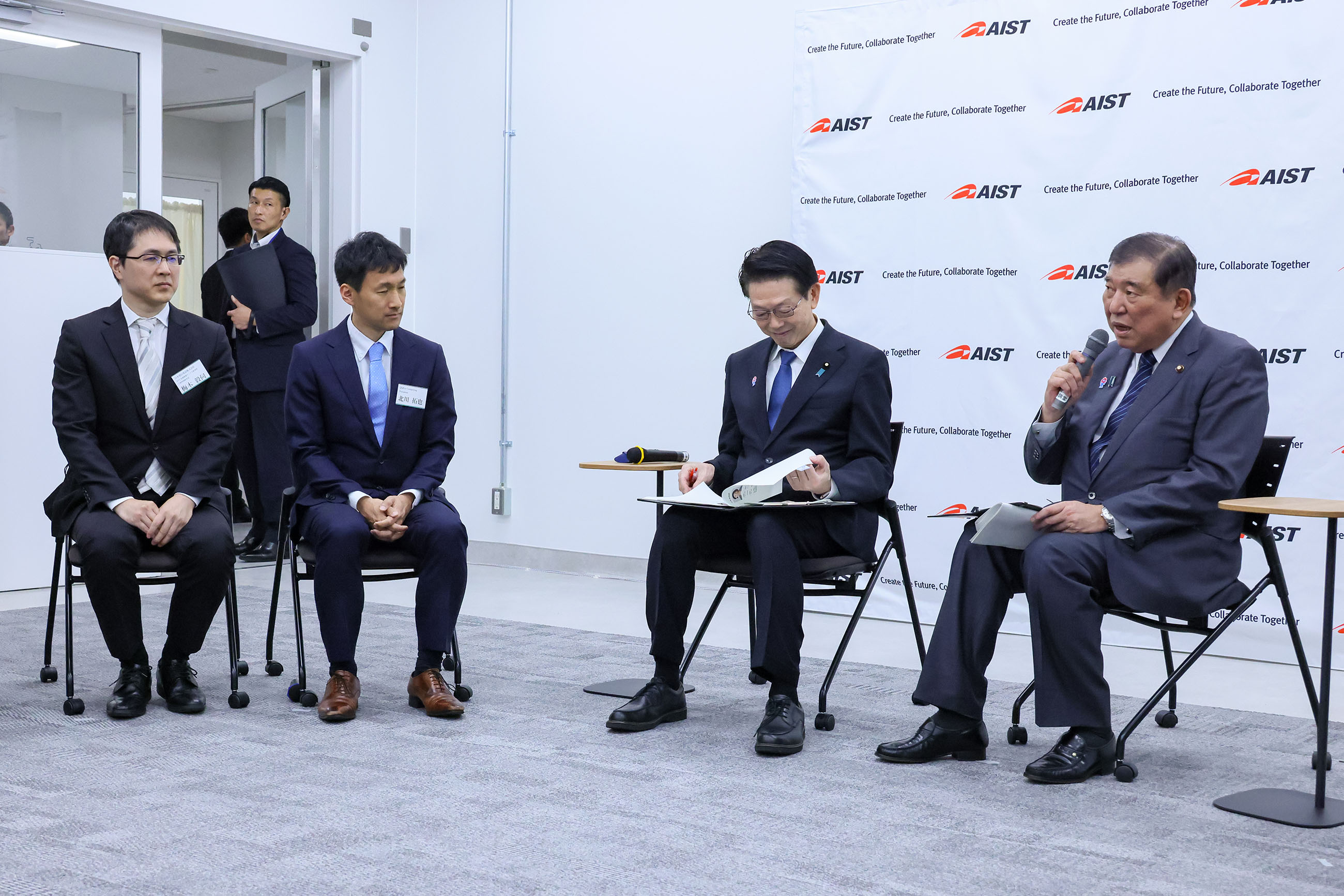 Prime Minister Ishiba making remarks at a small group talk (1)