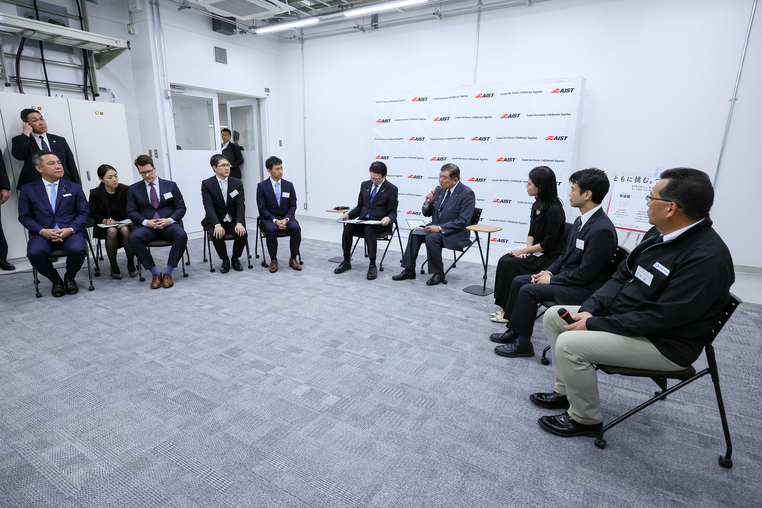 Prime Minister Ishiba making remarks at a small group talk (2)