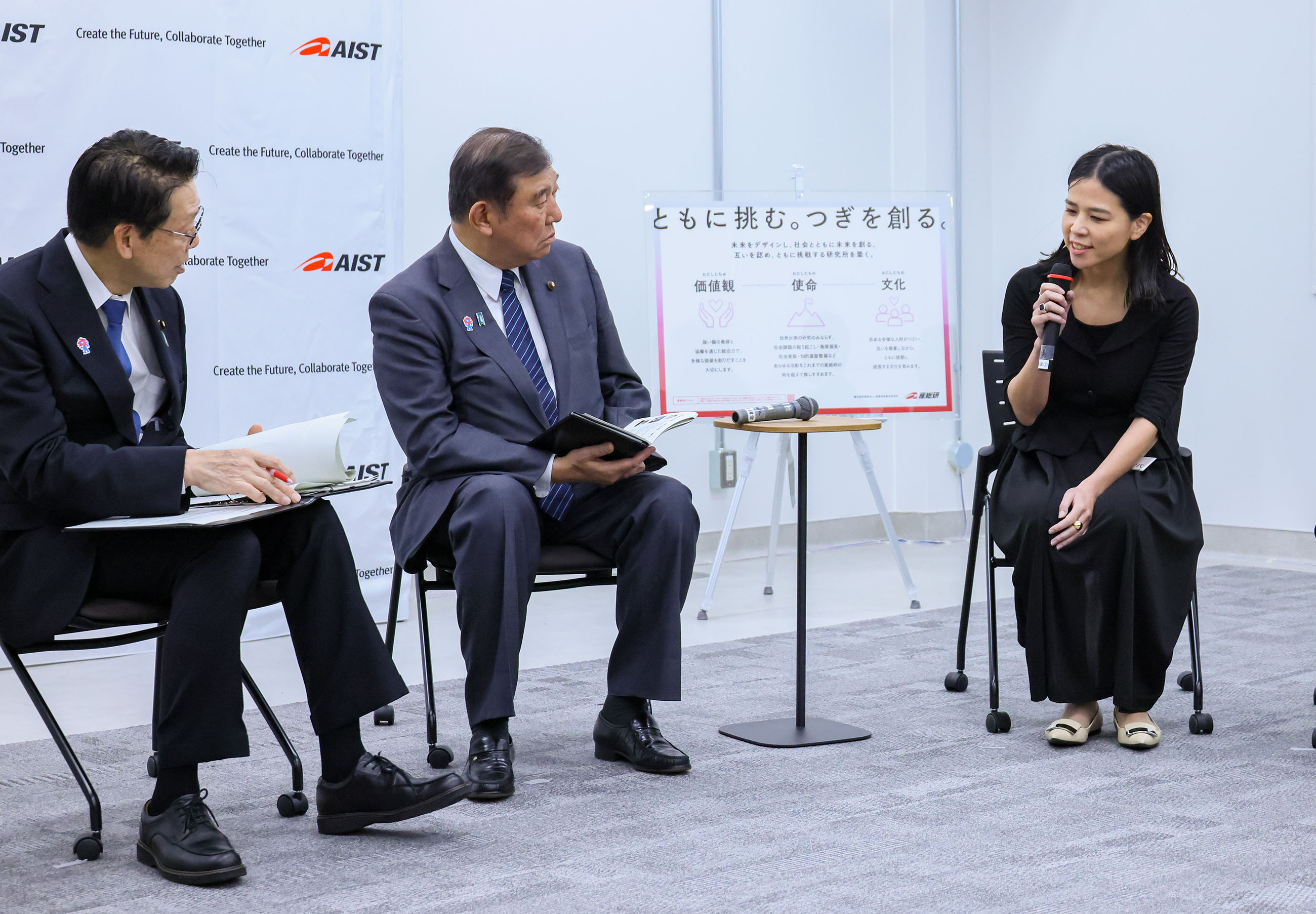 Prime Minister Ishiba listening to participants during a small group talk (1)