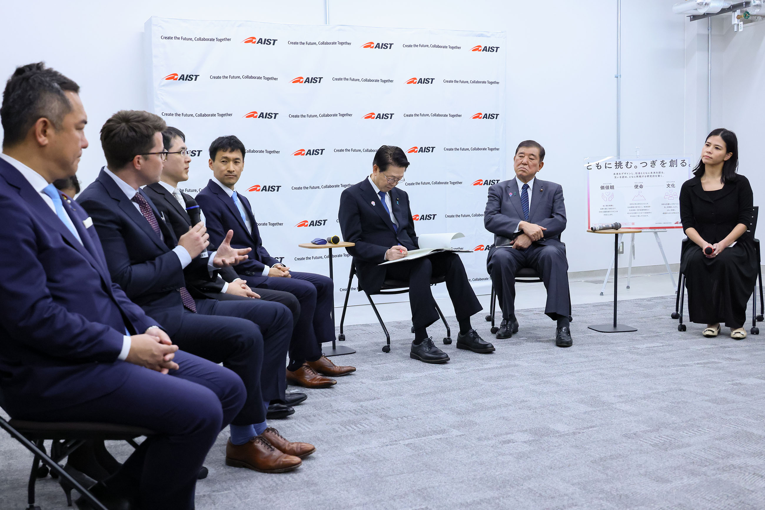 Prime Minister Ishiba listening to participants during a small group talk (3)