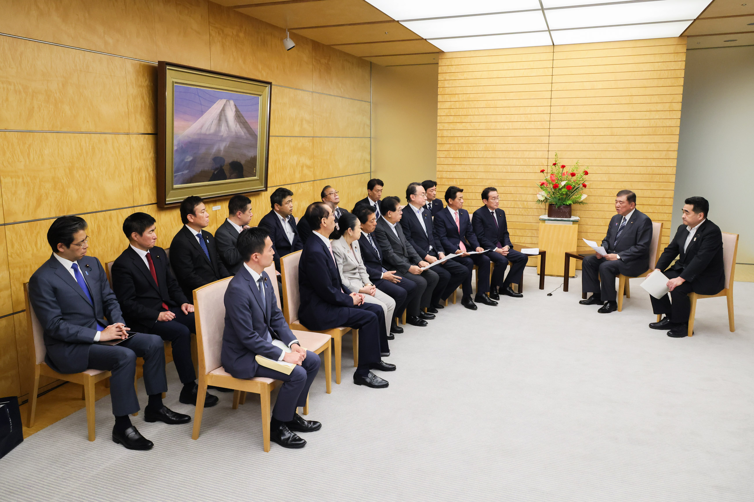 Prime Minister Ishiba receiving a proposal (3)