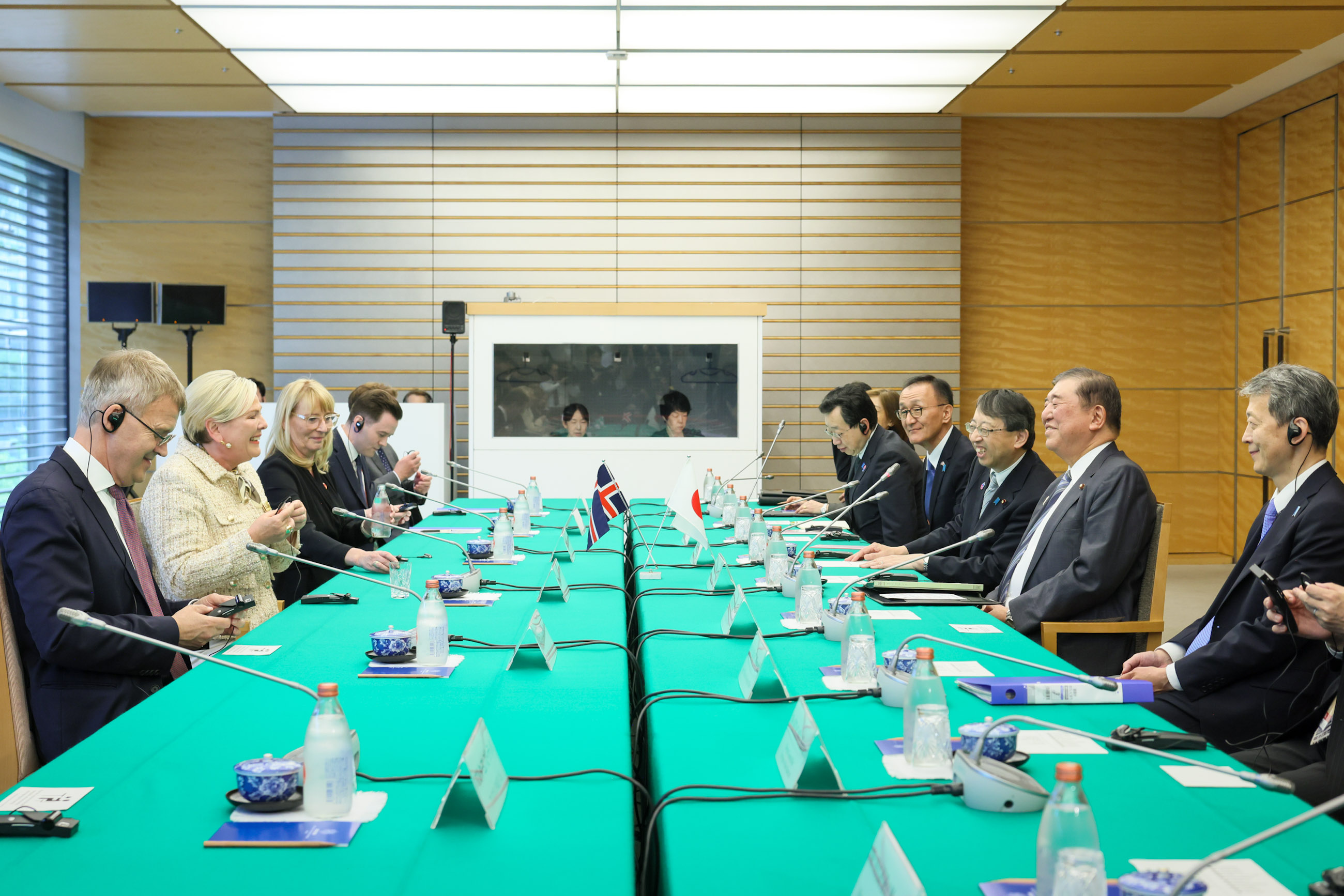 Prime Minister Ishiba holding a meeting with President Tómasdóttir (2)