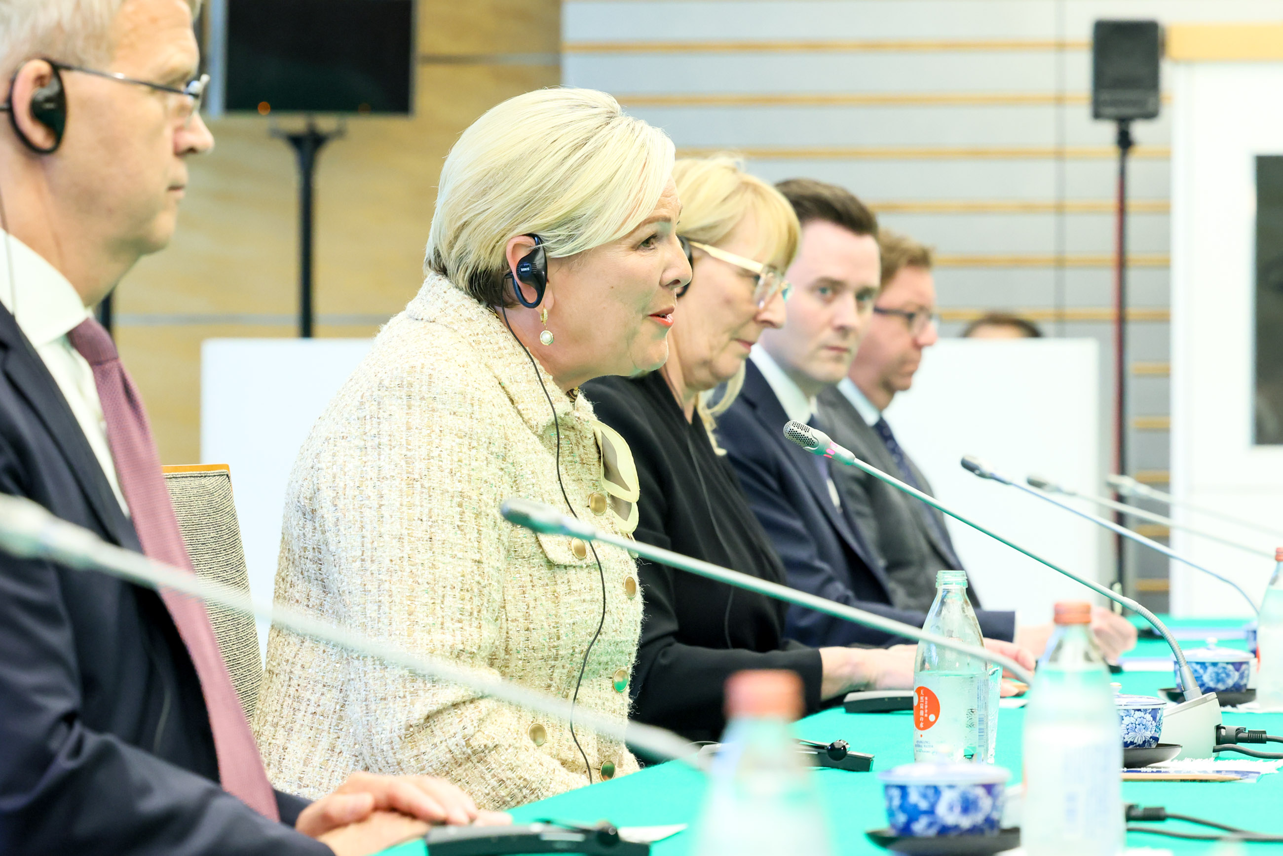 Prime Minister Ishiba holding a meeting with President Tómasdóttir (3)