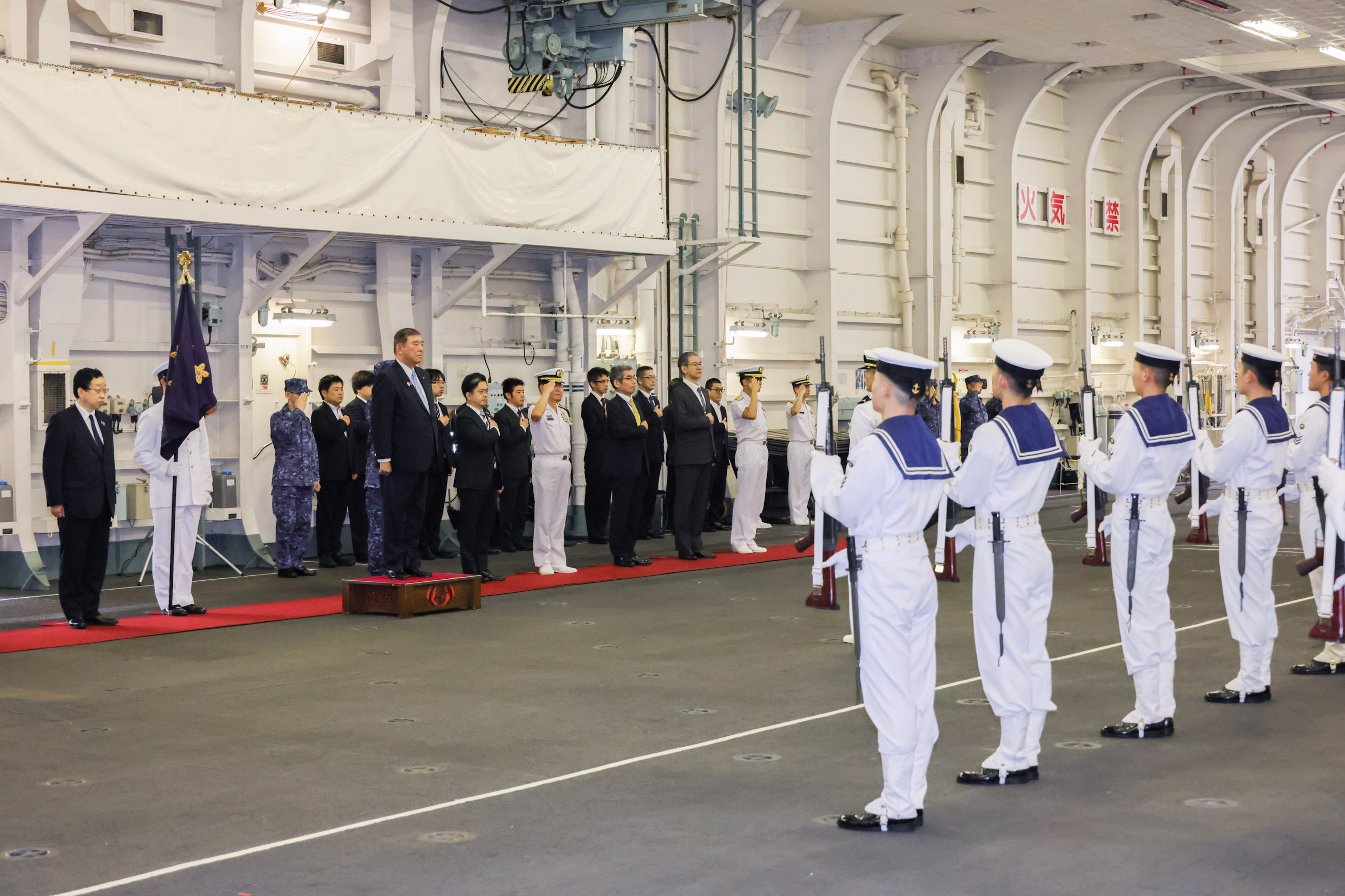 A Salute and guard of honor ceremony (3)