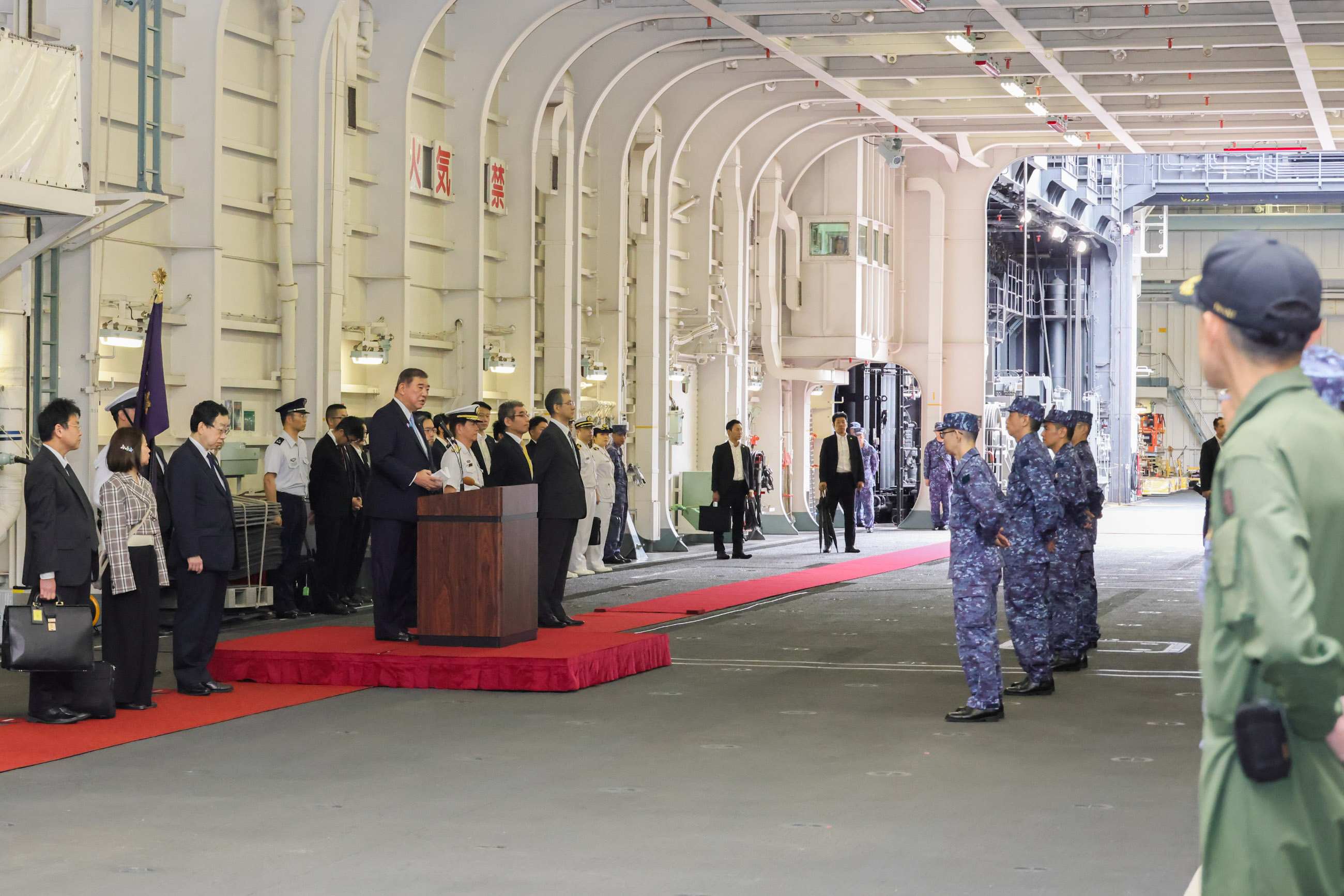 Prime Minister Ishiba delivering an address to the JMSDF personnel (2)