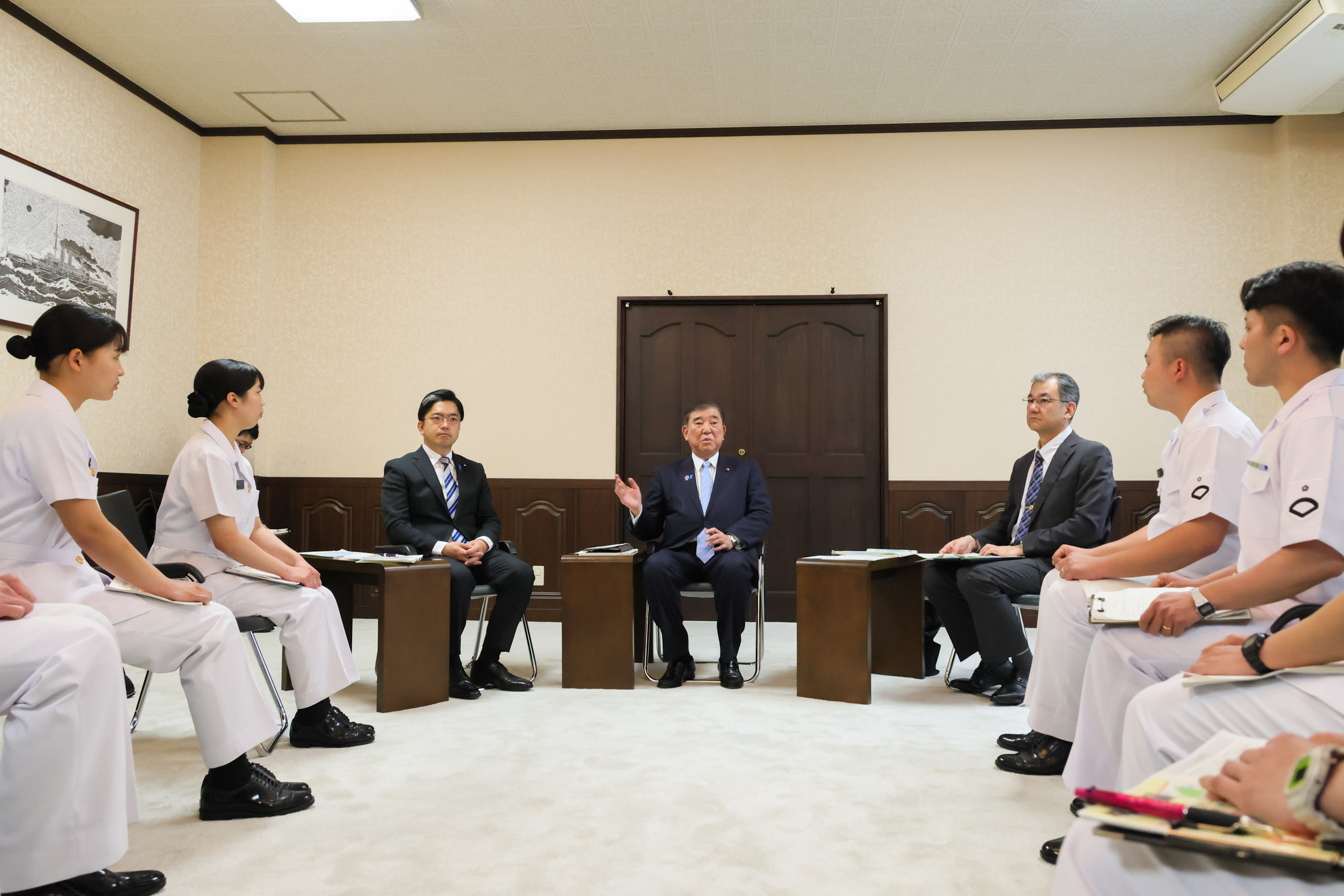 Prime Minister Ishiba holding a small group talk with the JMSDF personnel from the Maizuru Training Center (3)