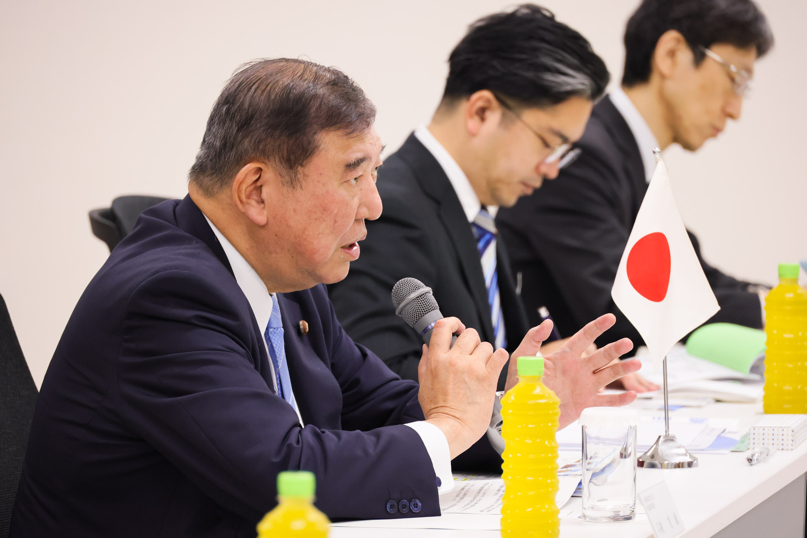 Prime Minister Ishiba holding a meeting with employees of shipbuilders (1)