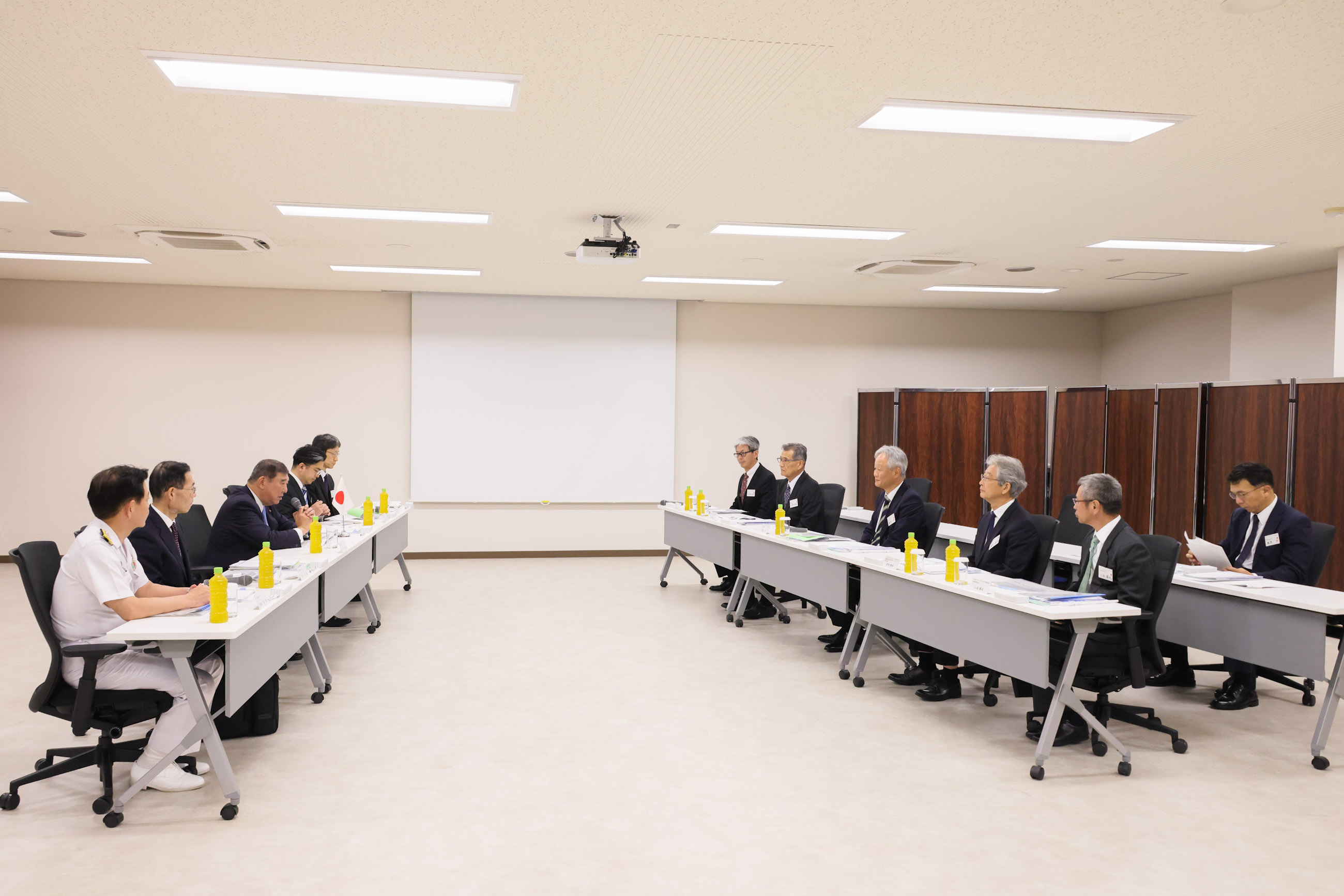 Prime Minister Ishiba holding a meeting with employees of shipbuilders (3)