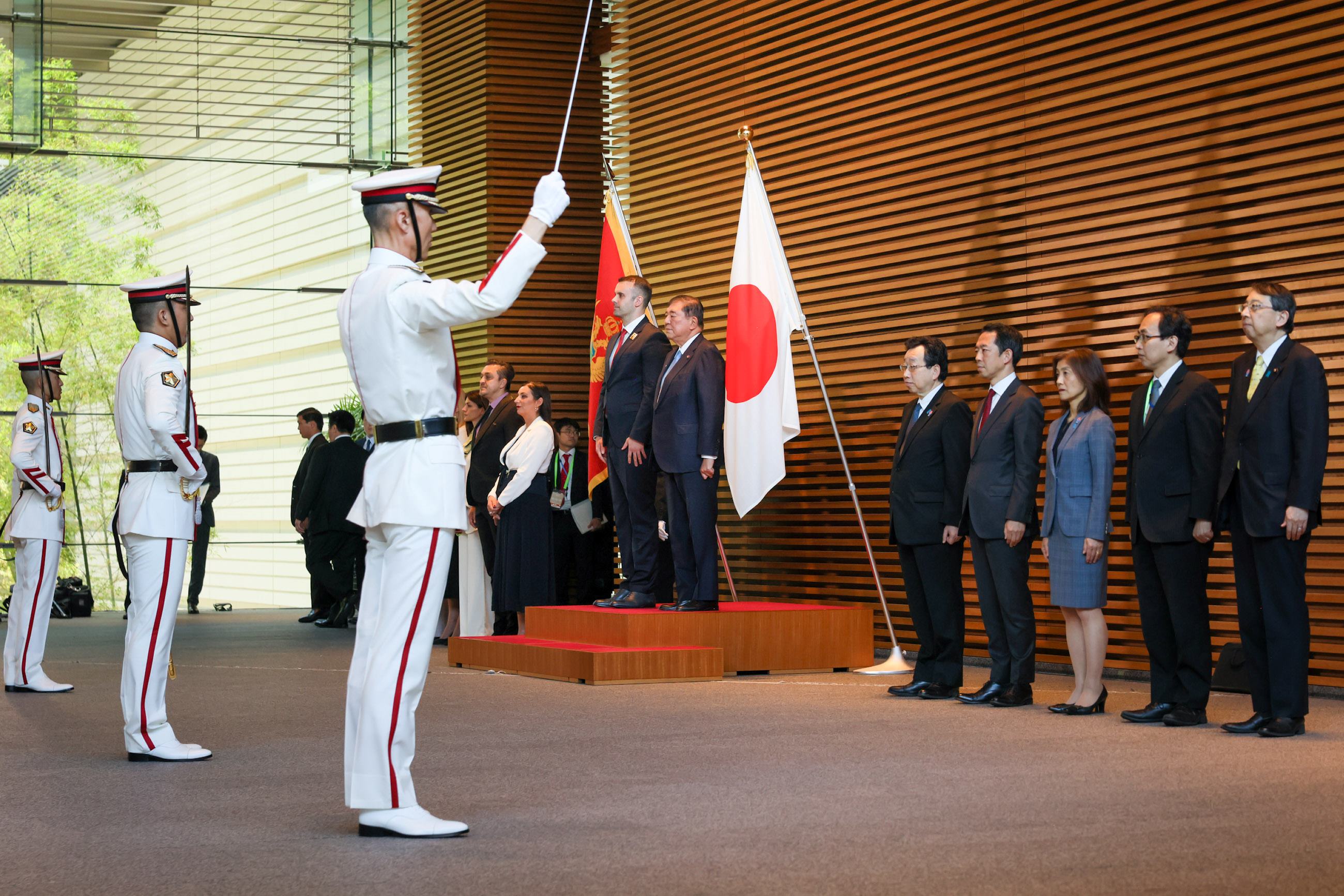 A salute and guard of honor ceremony (1)