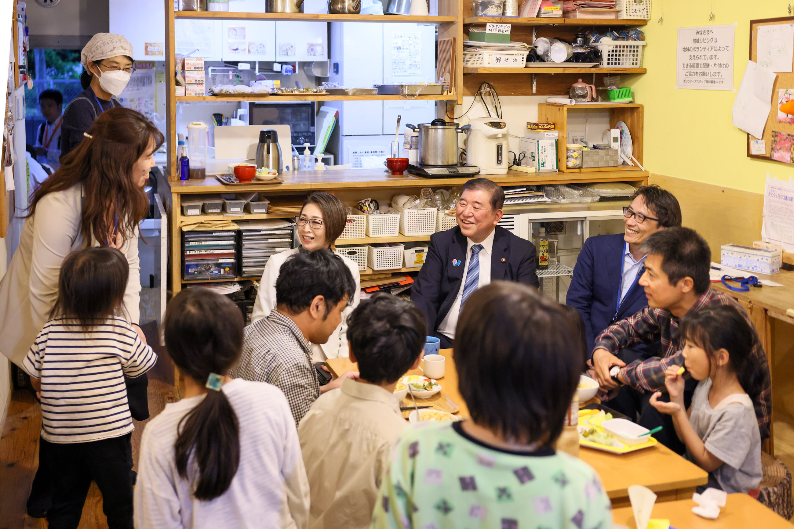Prime Minister Ishiba visiting a Kodomo Shokudo (4)